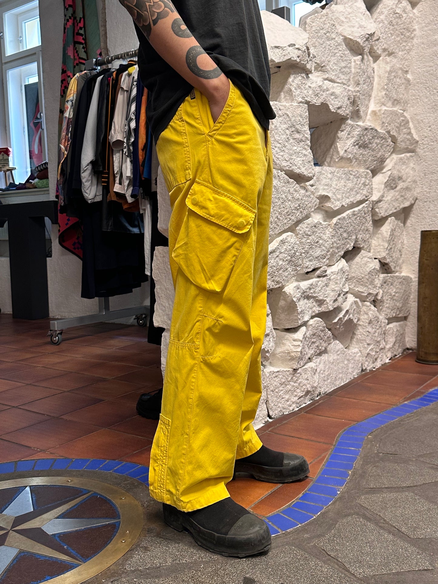 ARMANI JEANS アルマーニジーンズ Toto Vintage clothing store Antique shop Praha Prague Vintage ヴィンテージ プラハ 古着屋 古着 アンティークショップ ユーロ古着  ヨーロッパ古着 Made in Rumania ルーマニア製 yellow 黄色 