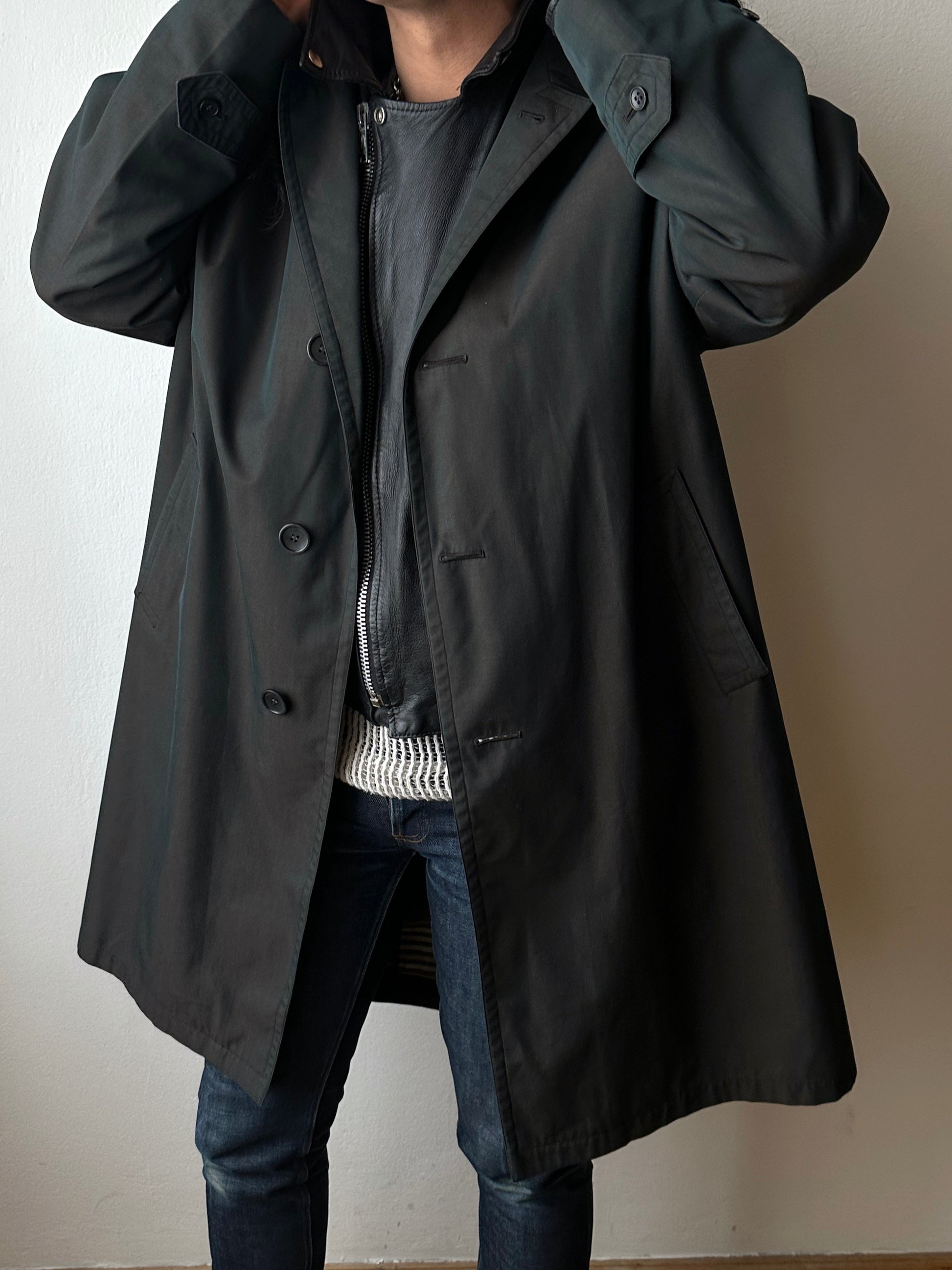 1980s Italian Iridescent waterproof coat 80年代 イタリア古着 イタリア製 玉虫 コート Toto Praha Vintage clothing shop Antique shop 古着屋 プラハ Showroom appointment Prague ユーロ古着 ヨーロッパ古着 古着卸 ヴィンテージ