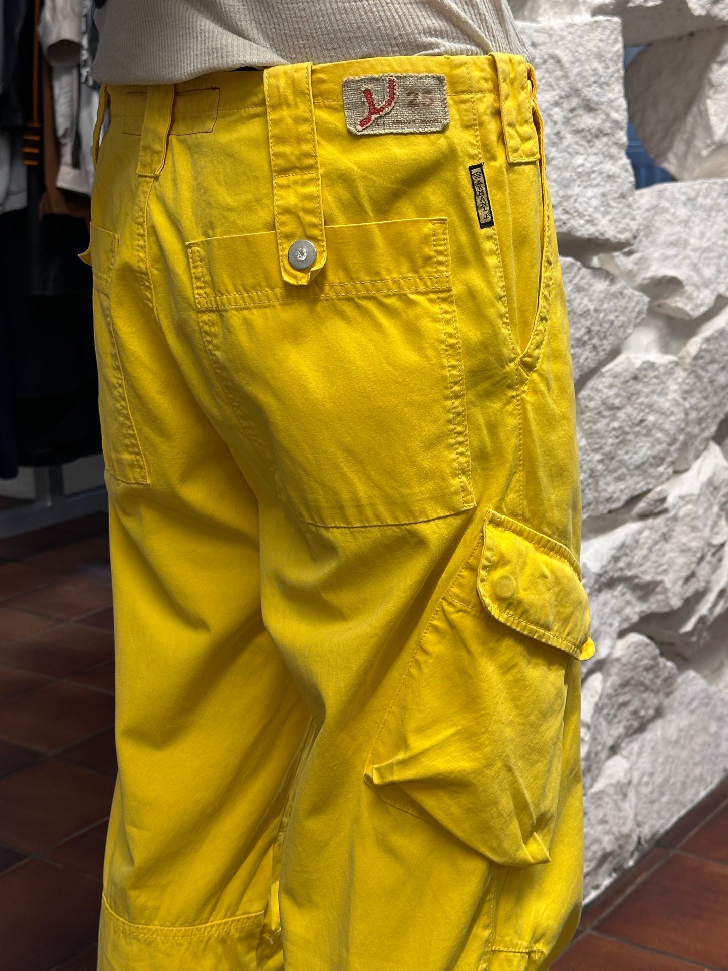 ARMANI JEANS アルマーニジーンズ Toto Vintage clothing store Antique shop Praha Prague Vintage ヴィンテージ プラハ 古着屋 古着 アンティークショップ ユーロ古着  ヨーロッパ古着 Made in Rumania ルーマニア製 yellow 黄色 