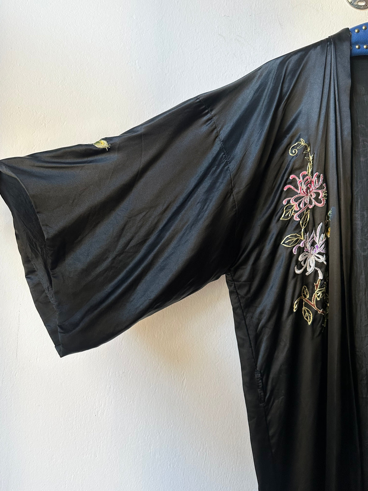 -1970s silk china gown with flower embroidery