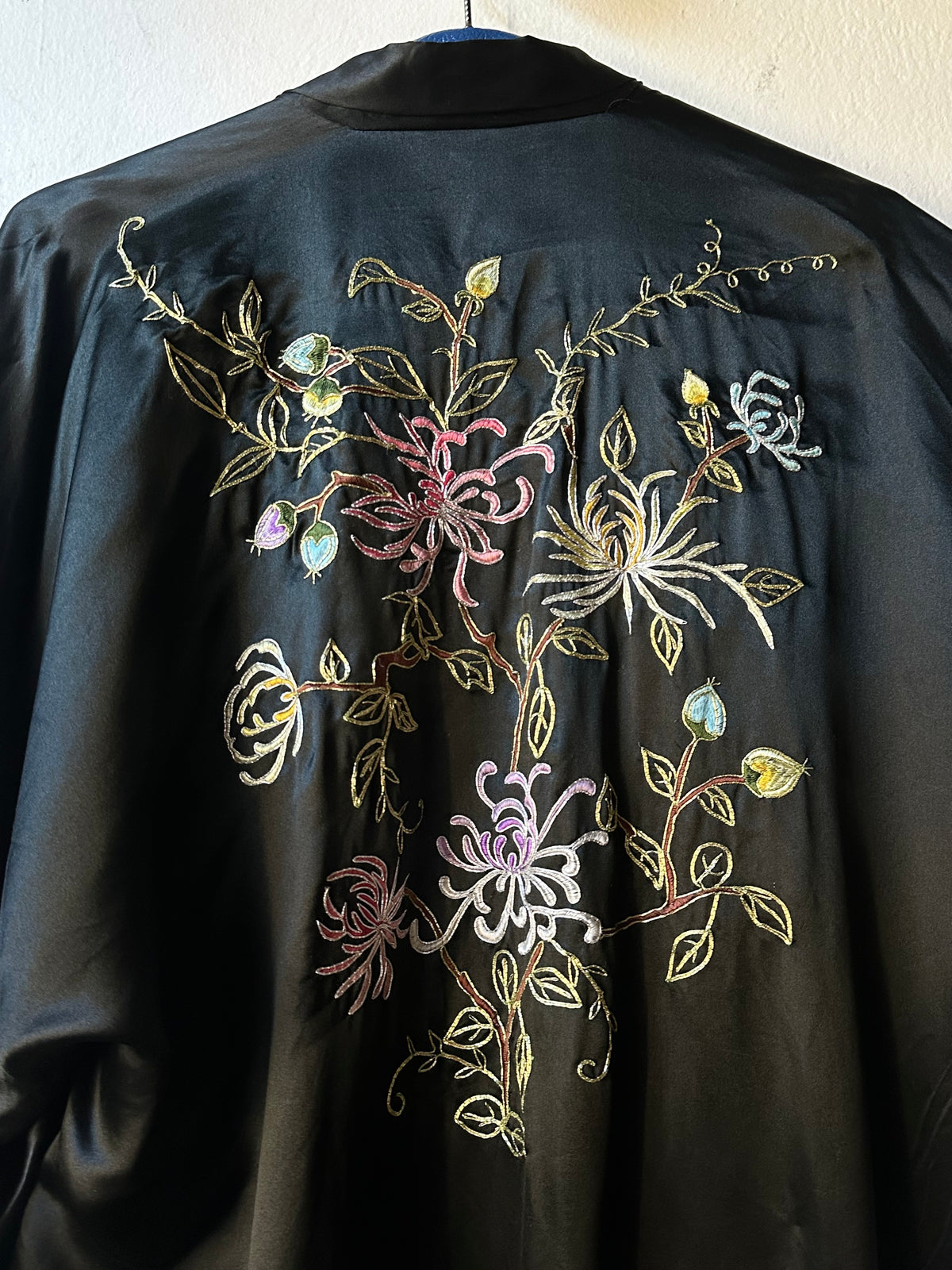 -1970s silk china gown with flower embroidery