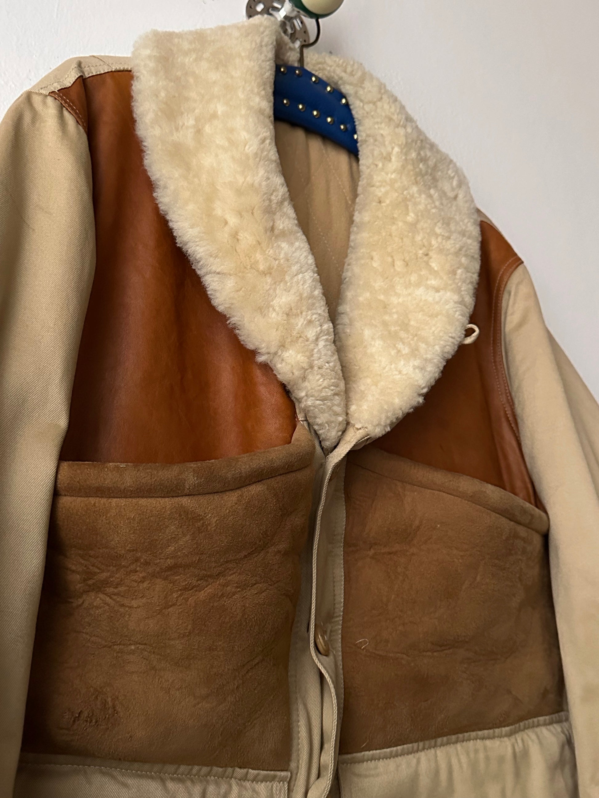 1980's Mouton Jacket France French 80年代  Vintage Toto Praha Vintage clothing store Antique shop 80年代 フランス古着 ユーロ古着 プラハ 古着屋 古着 古着卸 フランス買い付け ムートン ショールカラー Chevignon