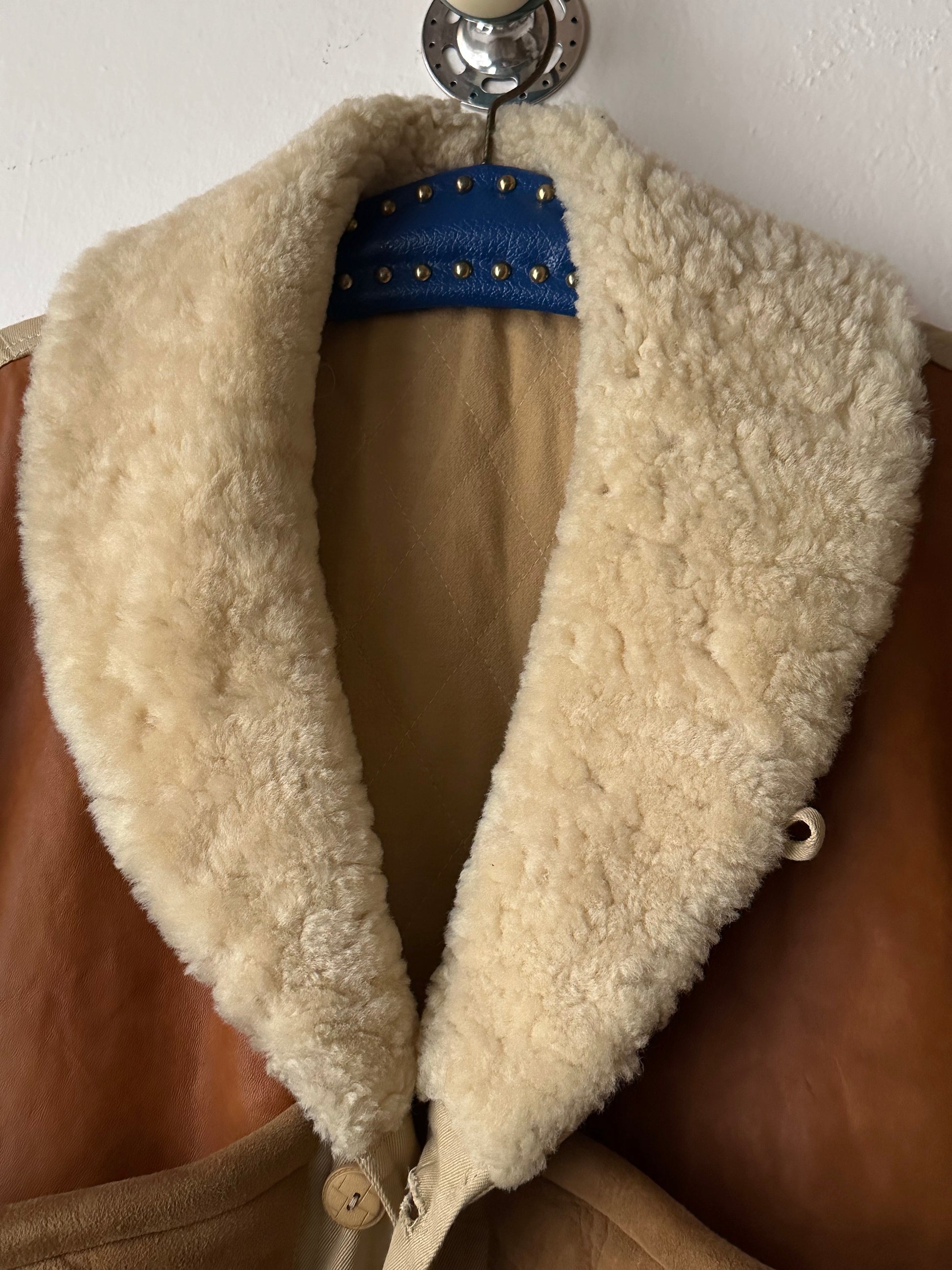 1980's Mouton Jacket France French 80年代  Vintage Toto Praha Vintage clothing store Antique shop 80年代 フランス古着 ユーロ古着 プラハ 古着屋 古着 古着卸 フランス買い付け ムートン ショールカラー Chevignon