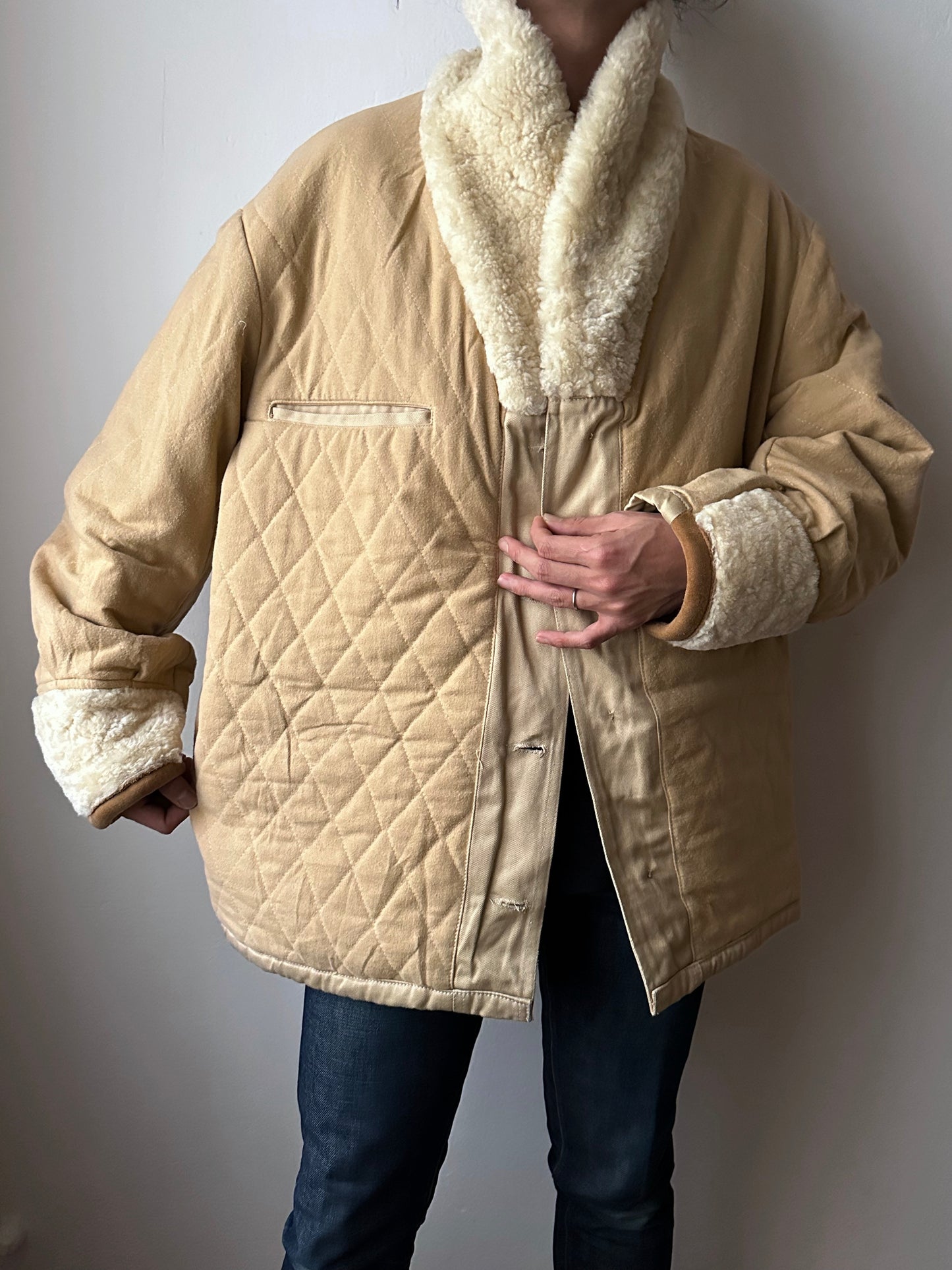 1980's Mouton Jacket France French 80年代  Vintage Toto Praha Vintage clothing store Antique shop 80年代 フランス古着 ユーロ古着 プラハ 古着屋 古着 古着卸 フランス買い付け ムートン ショールカラー Chevignon