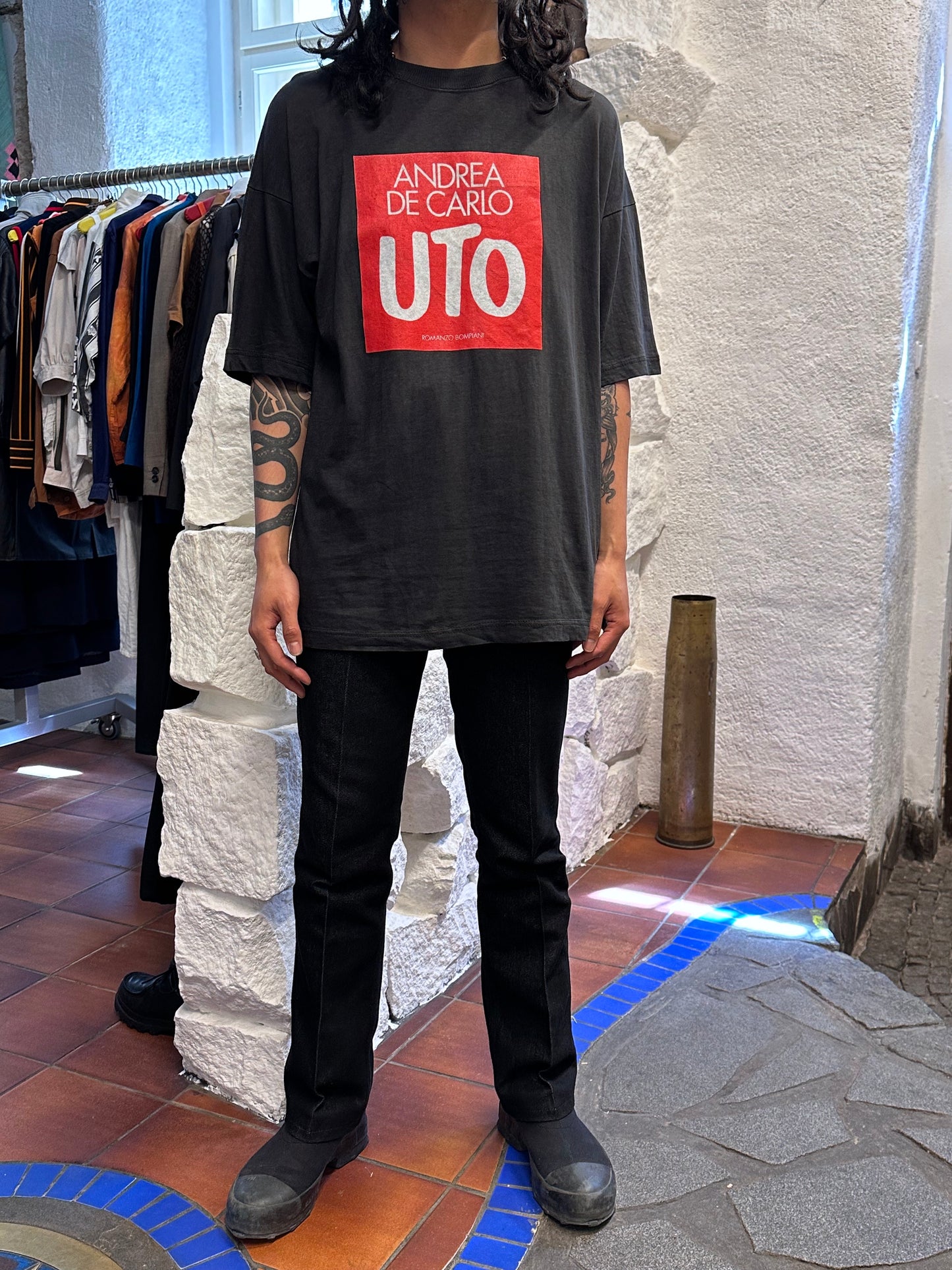 1995s Andrea De Carlo Uto - L~XL