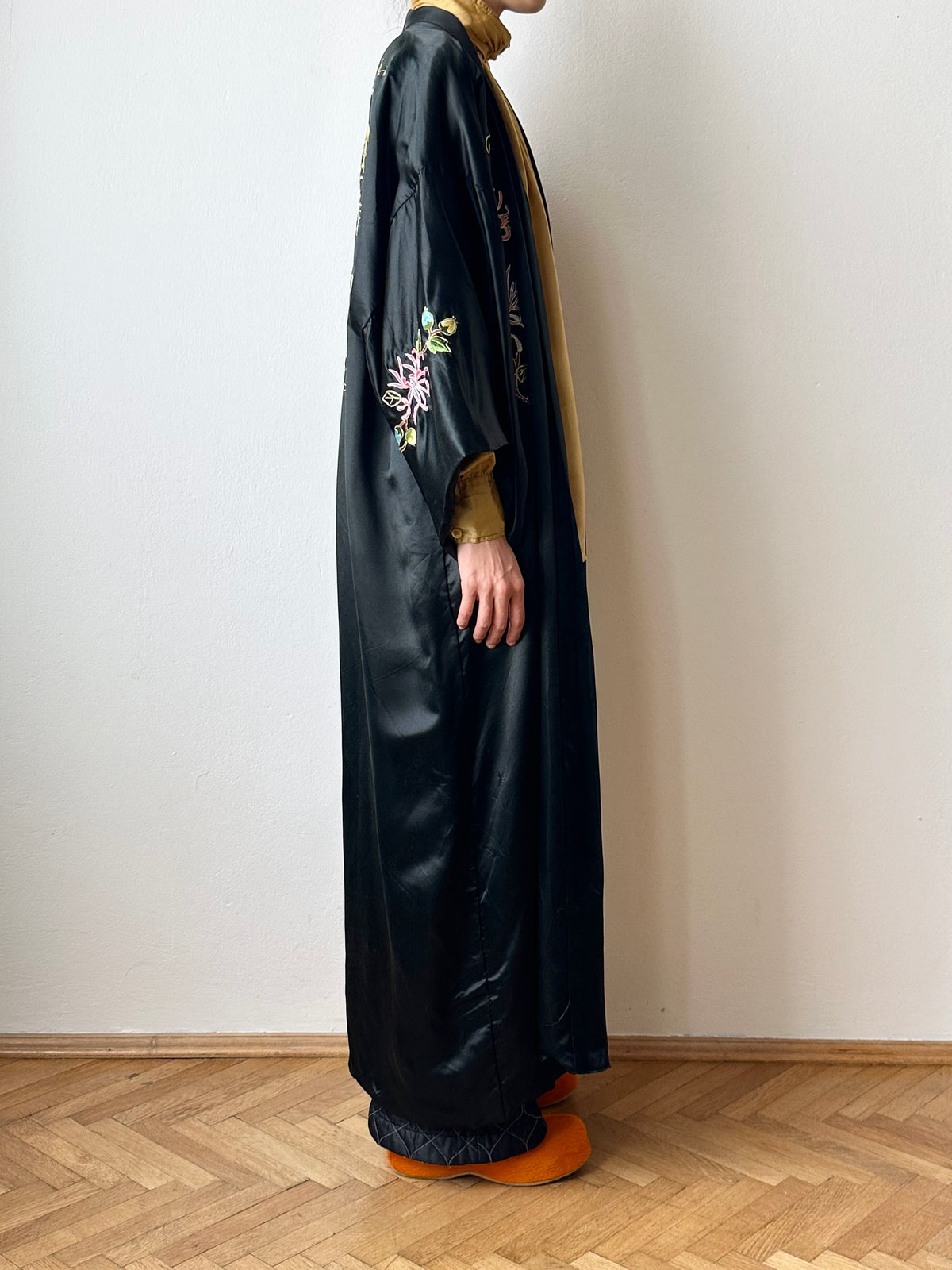 -1970s silk china gown with flower embroidery