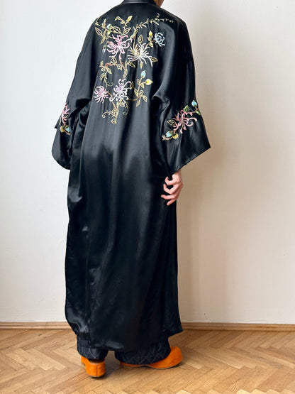 -1970s silk china gown with flower embroidery