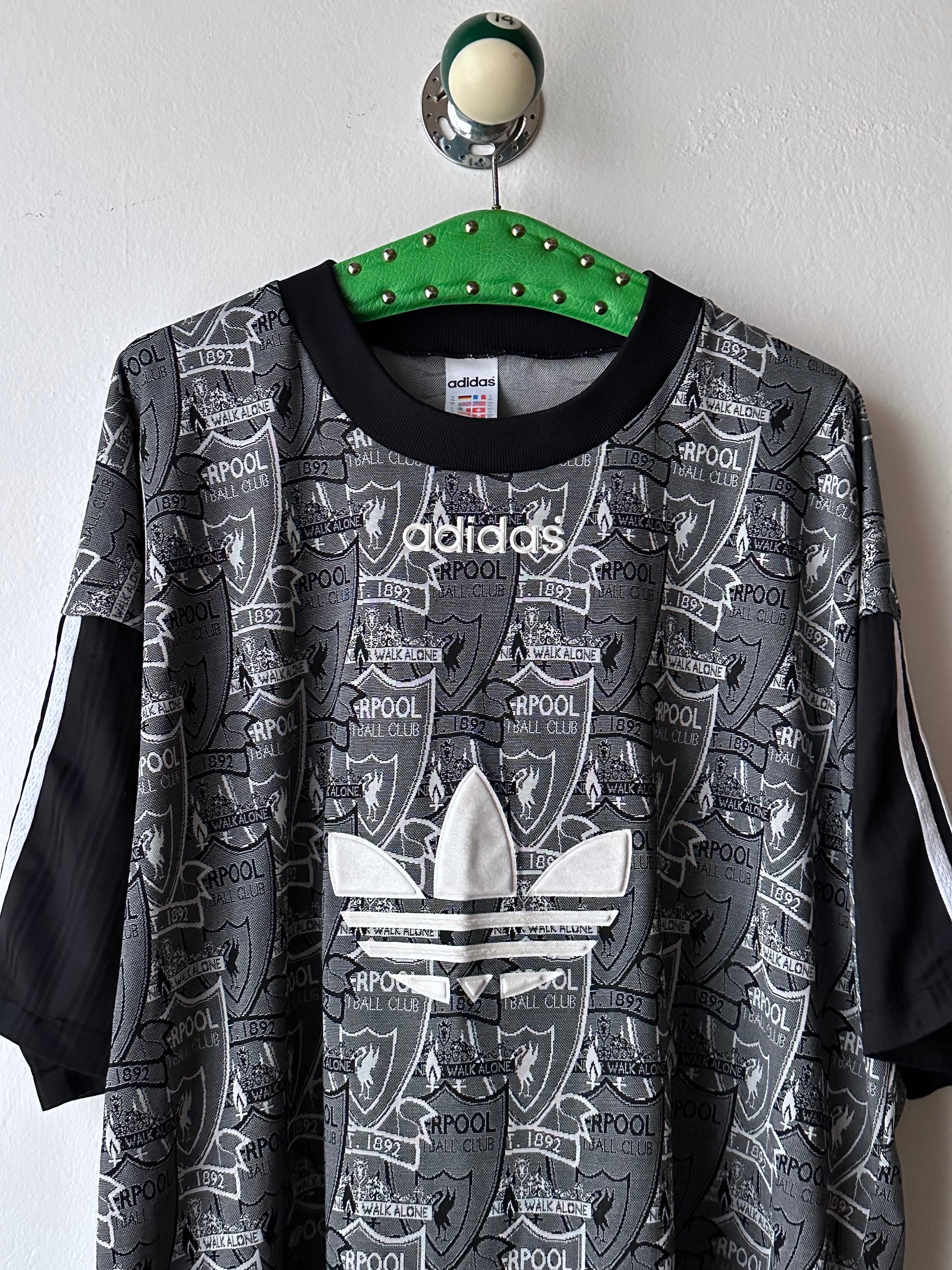 90's Liverpool Adidas アディダス リバプール premier league プレミアリーグ 90年代 Football shirt サッカーシャツ Made in England イギリス製 Vintage ヴィンテージ Toto Praha Antique shop Vintage clothing store Prague 古着屋 アンティークショップ ユーロ古着 ヨーロッパ古着 古着卸