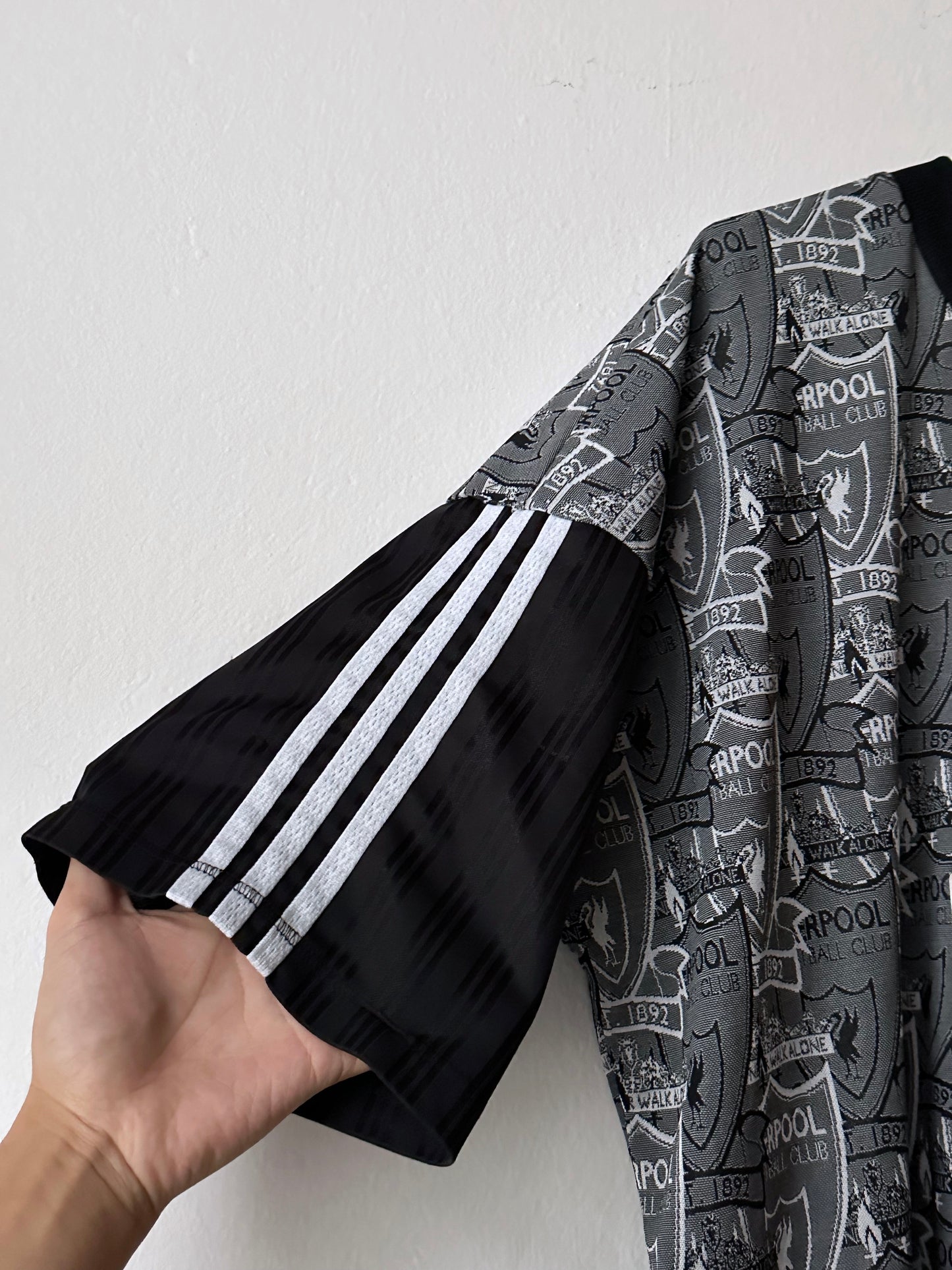 90's Liverpool Adidas アディダス リバプール premier league プレミアリーグ 90年代 Football shirt サッカーシャツ Made in England イギリス製 Vintage ヴィンテージ Toto Praha Antique shop Vintage clothing store Prague 古着屋 アンティークショップ ユーロ古着 ヨーロッパ古着 古着卸