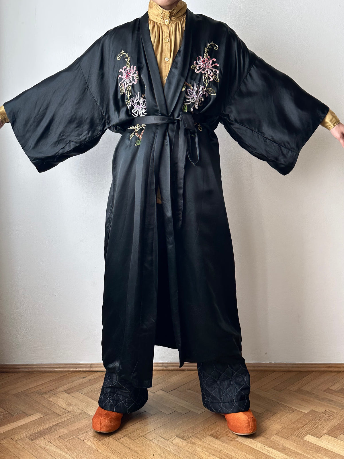 -1970s silk china gown with flower embroidery