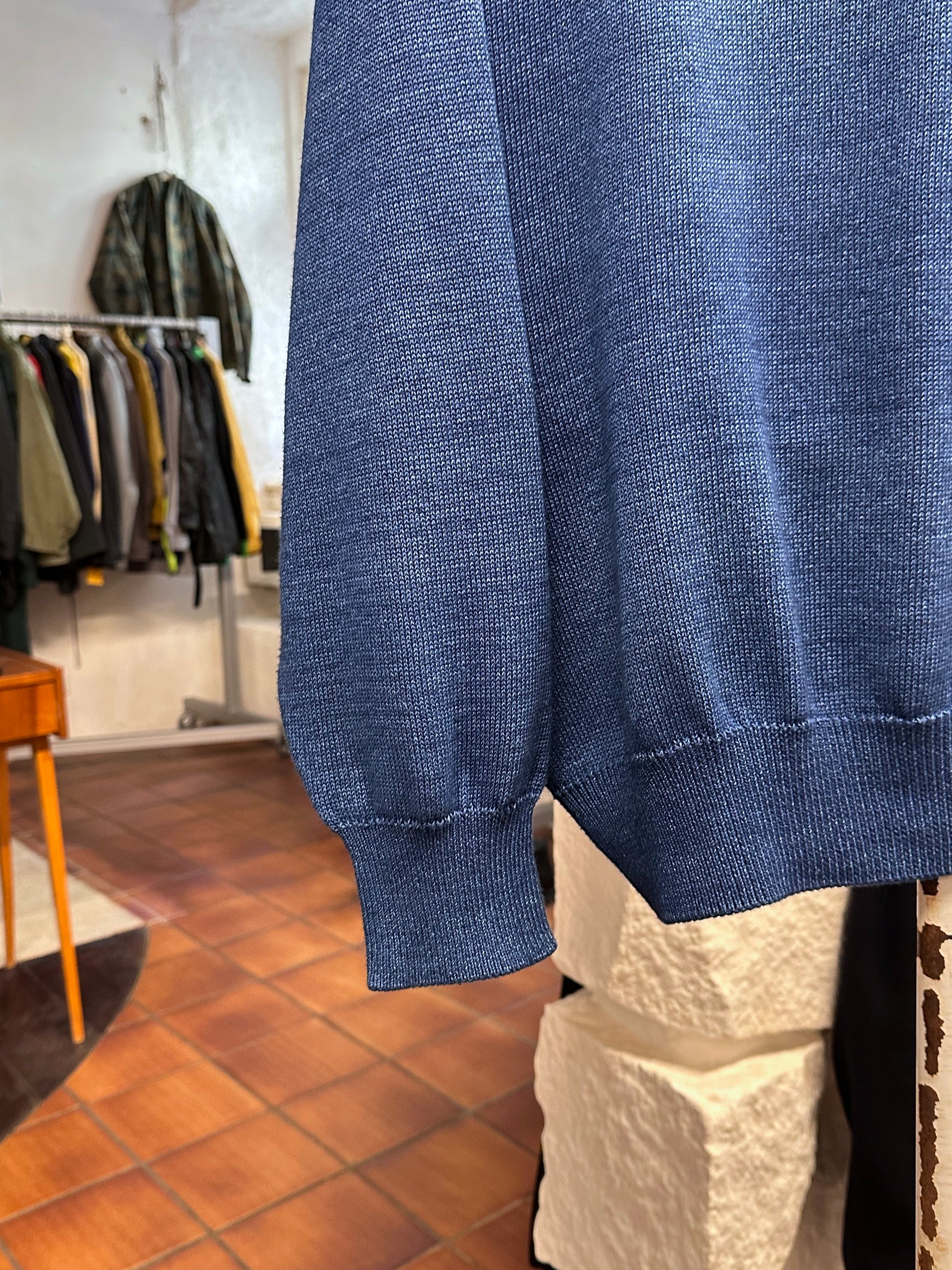 HUGO BOSS Toto Vintage clothing store Antique HUGO BOSS Toto Vintage clothing store Antique shop Praha Prague 古着屋 プラハ アンティークショップ ユーロ古着 ヨーロッパ古着 古着卸