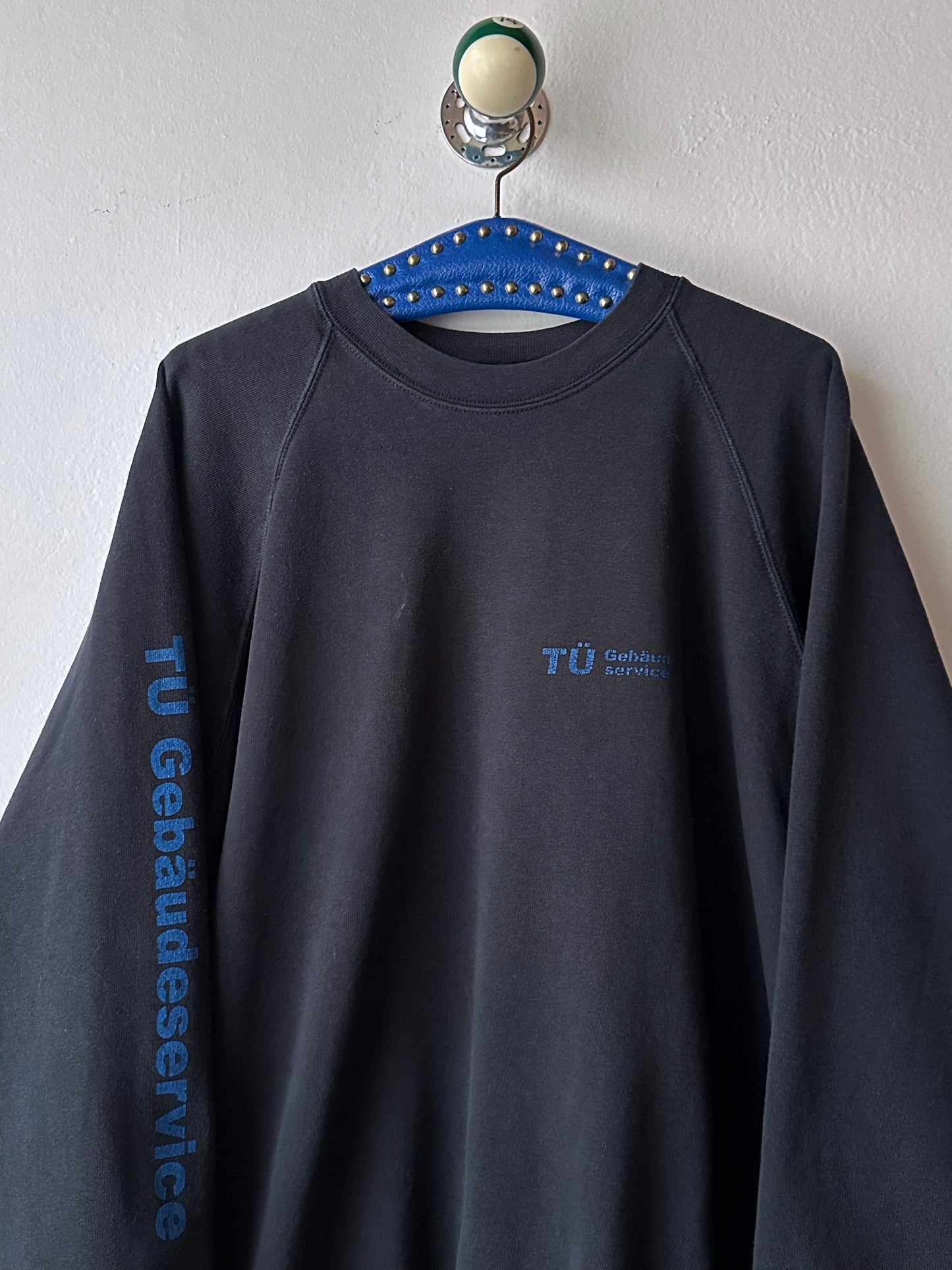 Black Sweatshirt 黒 スウェット ラグラン ドイツ Vintage ヴィンテージ Toto Praha Antique shop Vintage clothing store Prague 古着屋 アンティークショップ ユーロ古着 ヨーロッパ古着 古着卸