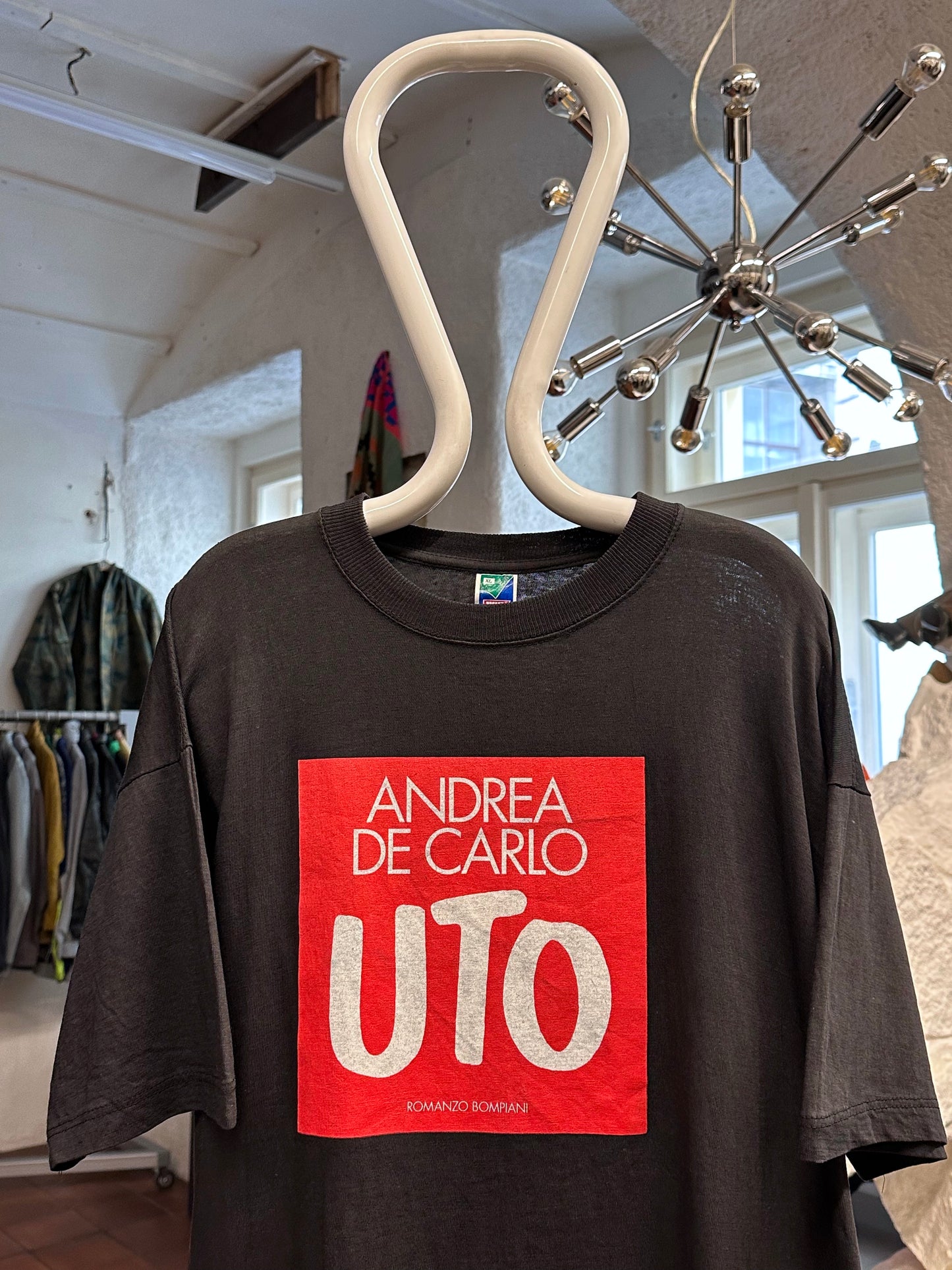 1995s Andrea De Carlo Uto - L~XL