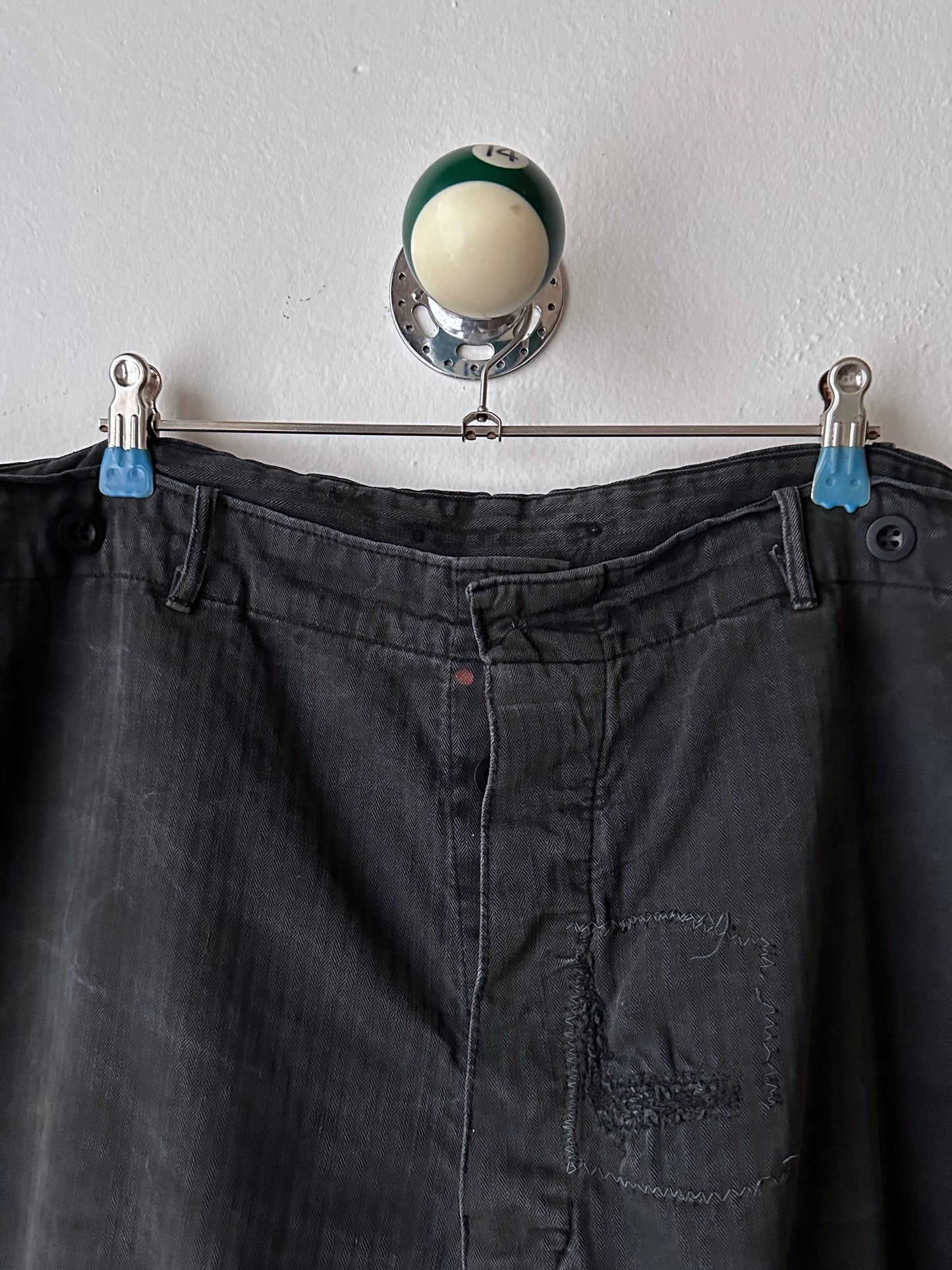 Black 黒 1980's East German work trousers 東ドイツ ワークパンツ 80年代 ヘリンボーン Vintage ヴィンテージ Toto Praha Antique shop Vintage clothing store Prague 古着屋 アンティークショップ ユーロ古着 ヨーロッパ古着 古着卸