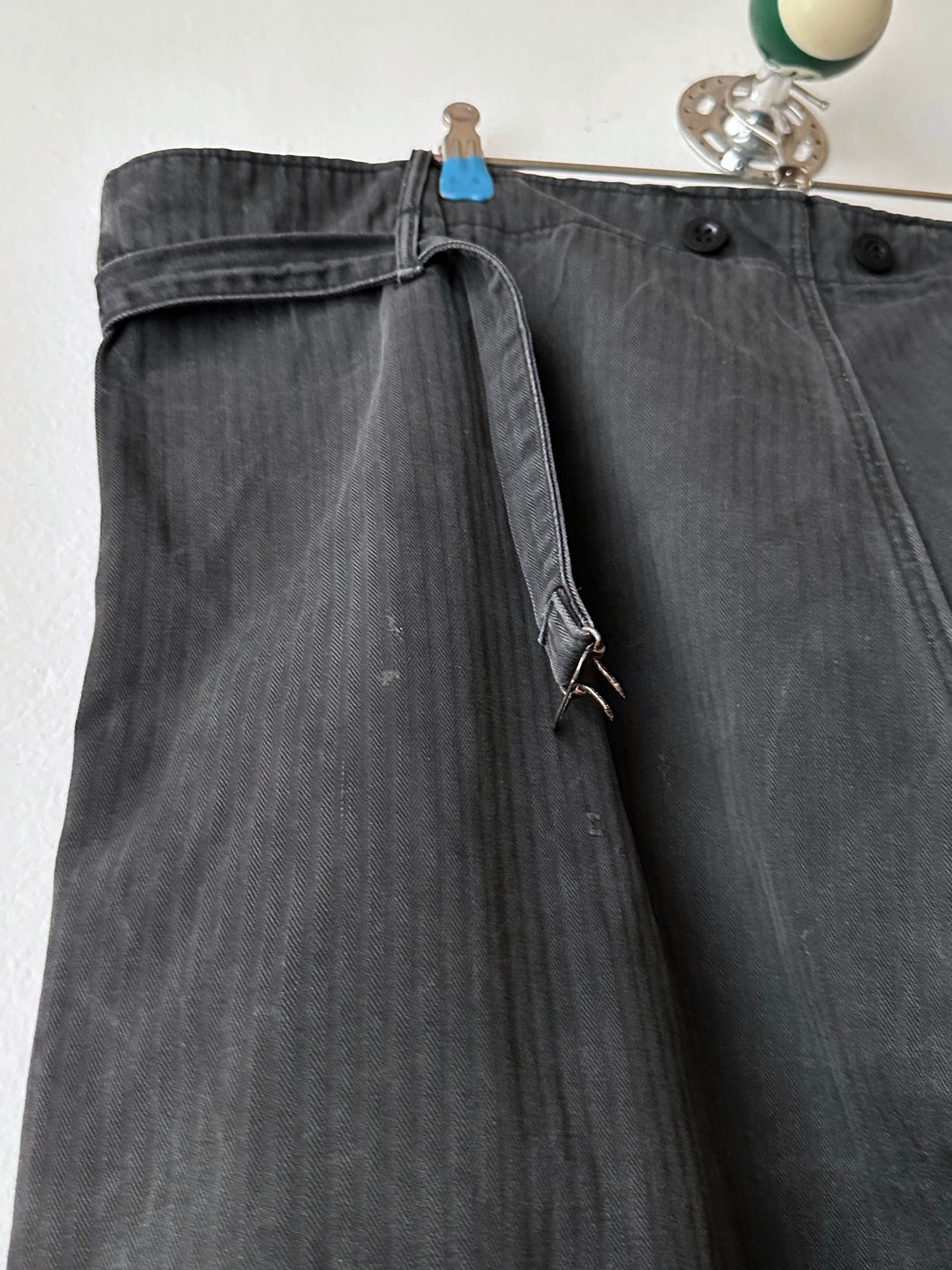 Black 黒 1980's East German work trousers 東ドイツ ワークパンツ 80年代 ヘリンボーン Vintage ヴィンテージ Toto Praha Antique shop Vintage clothing store Prague 古着屋 アンティークショップ ユーロ古着 ヨーロッパ古着 古着卸