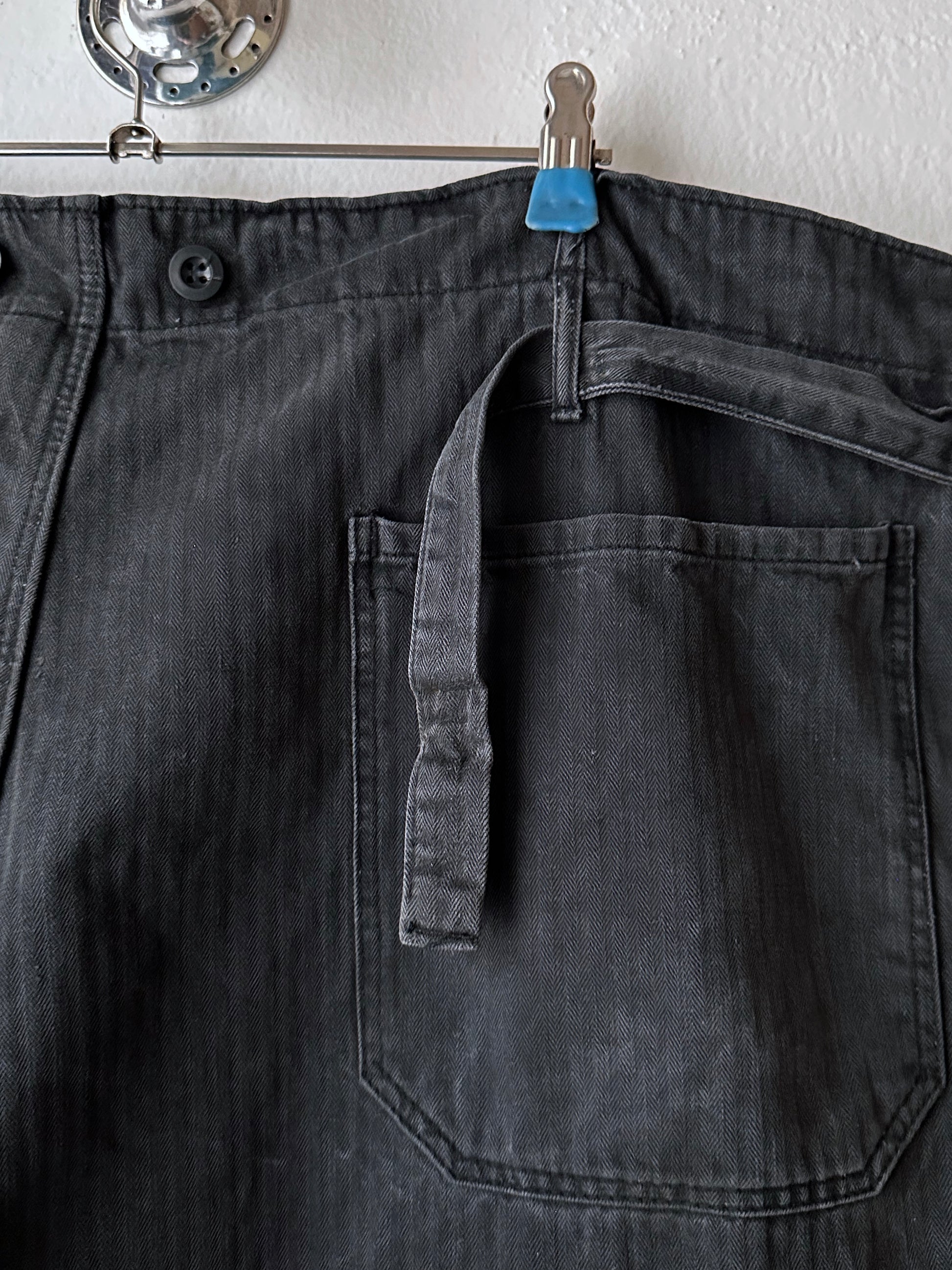 Black 黒 1980's East German work trousers 東ドイツ ワークパンツ 80年代 ヘリンボーン Vintage ヴィンテージ Toto Praha Antique shop Vintage clothing store Prague 古着屋 アンティークショップ ユーロ古着 ヨーロッパ古着 古着卸