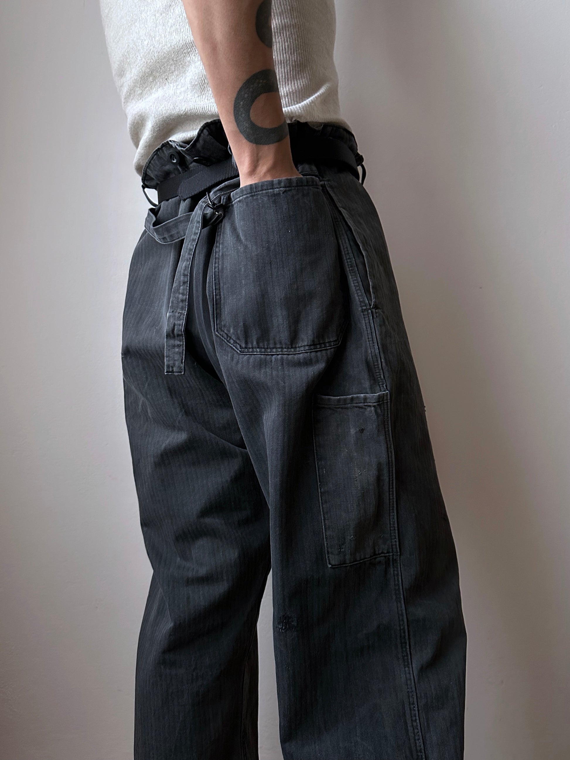 Black 黒 1980's East German work trousers 東ドイツ ワークパンツ 80年代 ヘリンボーン Vintage ヴィンテージ Toto Praha Antique shop Vintage clothing store Prague 古着屋 アンティークショップ ユーロ古着 ヨーロッパ古着 古着卸