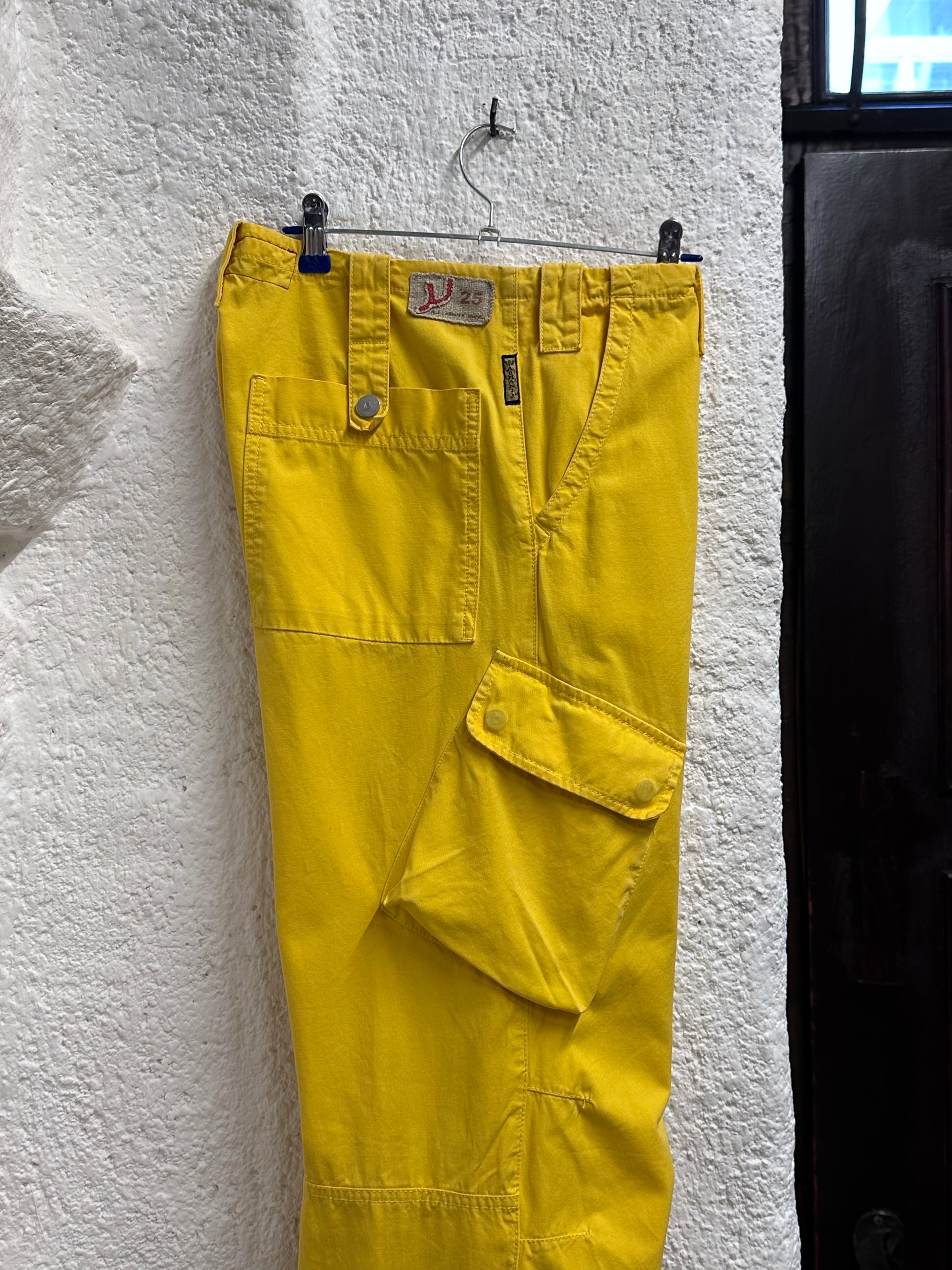 ARMANI JEANS アルマーニジーンズ Toto Vintage clothing store Antique shop Praha Prague Vintage ヴィンテージ プラハ 古着屋 古着 アンティークショップ ユーロ古着  ヨーロッパ古着 Made in Rumania ルーマニア製 yellow 黄色 