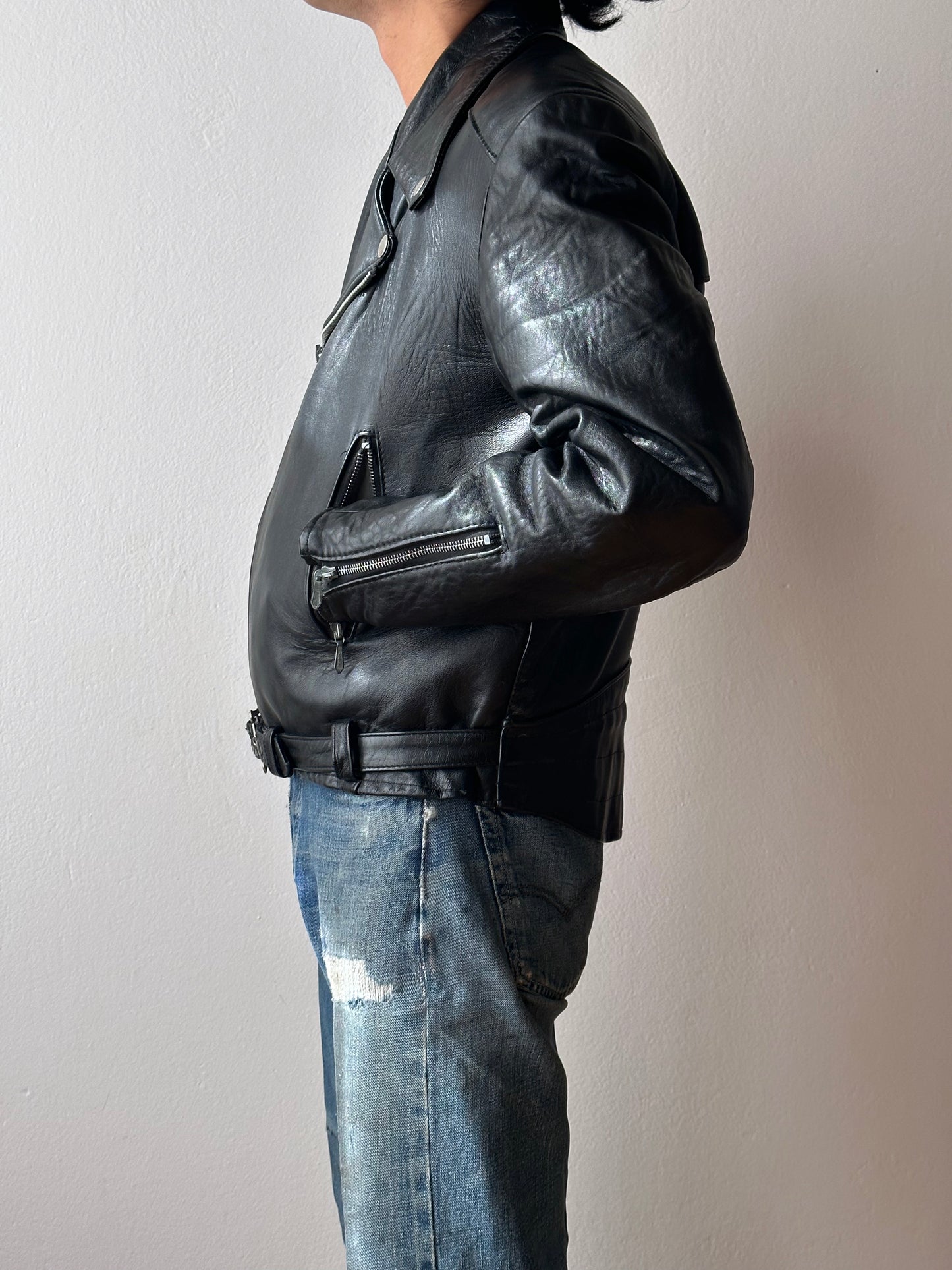 70's Leather Biker Jacket motorcycle 70年代 Vintage ヴィンテージ Made in England UK ロンジャン ルイスレザー Toto 古着屋 プラハ 古着 ラモーンズ ユーロ古着 イギリス古着 ヨーロッパ古着 古着卸 Praha Prague Vintage store ヴィンテージショップ モーターサイクル レザー Black 黒 Punks Punk パンク 