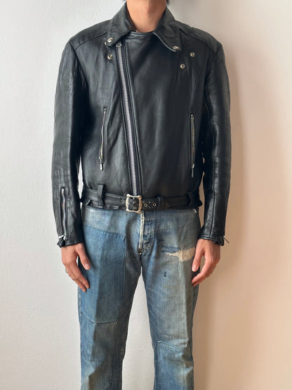 70's Leather Biker Jacket motorcycle 70年代 Vintage ヴィンテージ Made in England UK ロンジャン ルイスレザー Toto 古着屋 プラハ 古着 ラモーンズ ユーロ古着 イギリス古着 ヨーロッパ古着 古着卸 Praha Prague Vintage store ヴィンテージショップ モーターサイクル レザー Black 黒 Punks Punk パンク 