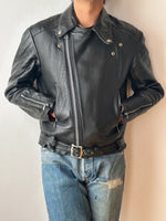 70's Leather Biker Jacket motorcycle 70年代 Vintage ヴィンテージ Made in England UK ロンジャン ルイスレザー Toto 古着屋 プラハ 古着 ラモーンズ ユーロ古着 イギリス古着 ヨーロッパ古着 古着卸 Praha Prague Vintage store ヴィンテージショップ モーターサイクル レザー Black 黒 Punks Punk パンク 