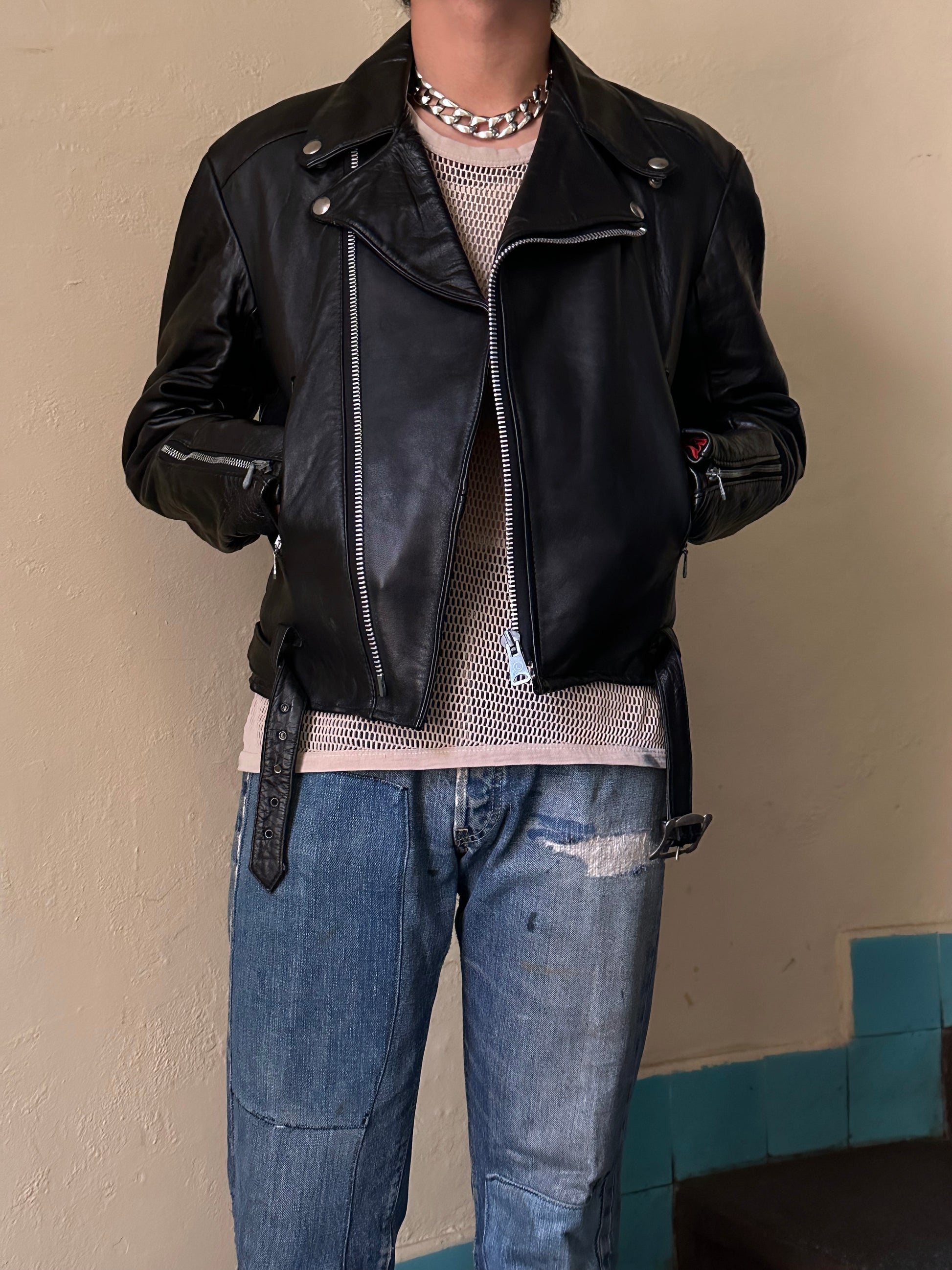 70's Leather Biker Jacket motorcycle 70年代 Vintage ヴィンテージ Made in England UK ロンジャン ルイスレザー Toto 古着屋 プラハ 古着 ラモーンズ ユーロ古着 イギリス古着 ヨーロッパ古着 古着卸 Praha Prague Vintage store ヴィンテージショップ モーターサイクル レザー Black 黒 Punks Punk パンク 