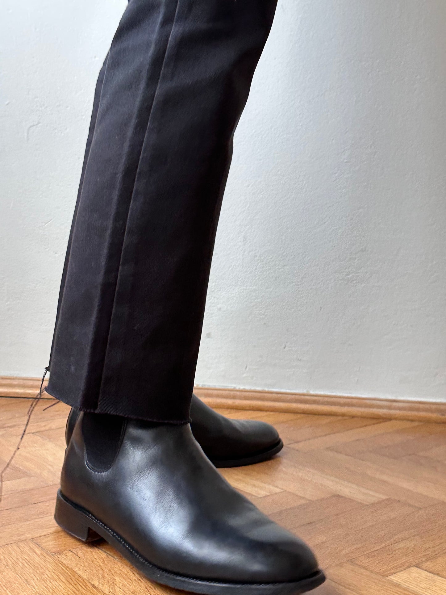 Paraboot Pecari Vintage French army Military パラブーツ サイドゴアブーツ Chelsea boot チェルシーブーツ Made in France フランス軍 フランス製 ヴィンテージ  プラハ  古着屋  Praha Vintage store Prague ユーロ古着 ヨーロッパ古着