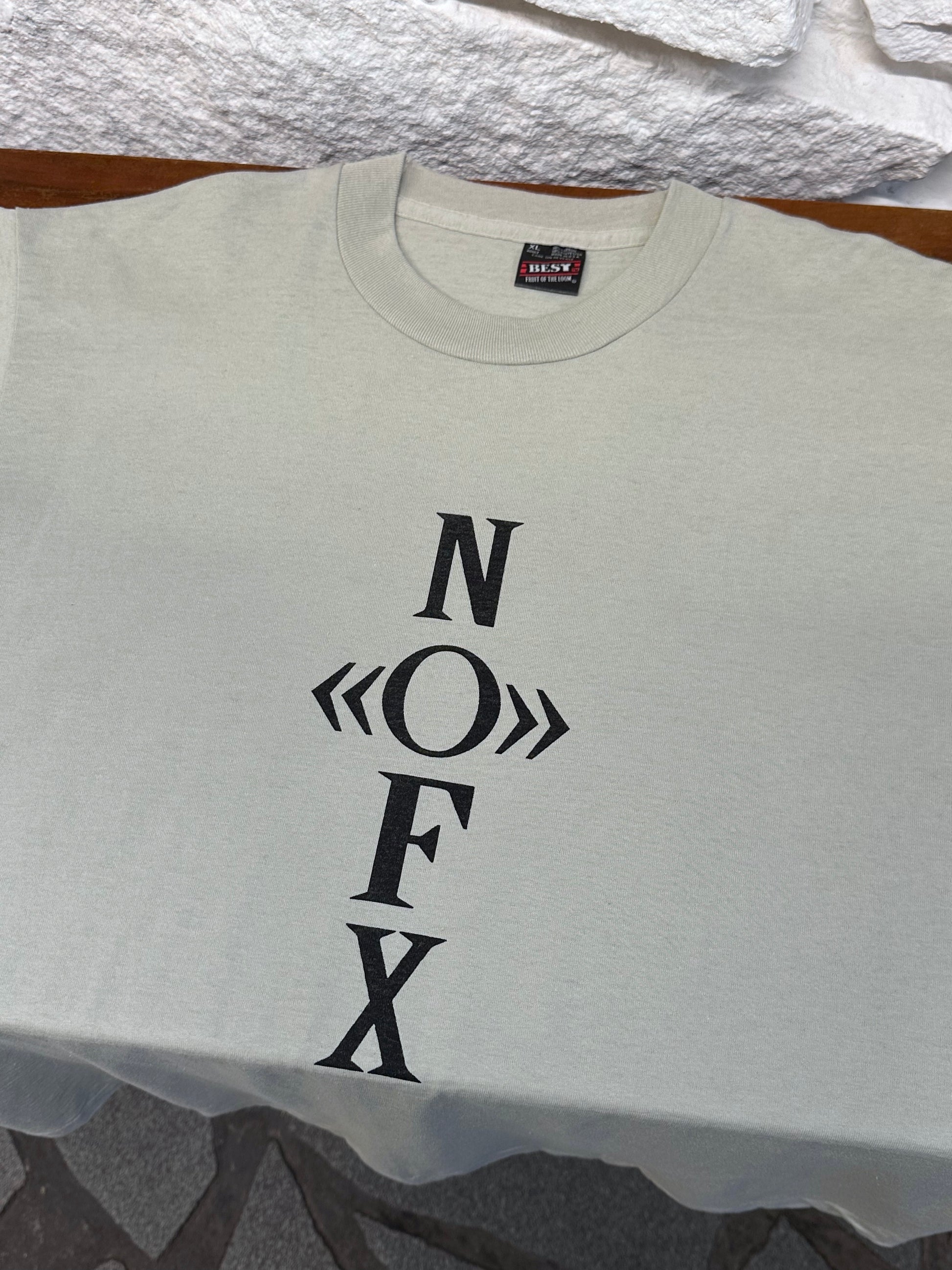 90's 90年代 NOFX Liza and Louise Band T-shirt Tシャツ Tee バンT 1990年代 ヴィンテージ Toto Praha Vintage clothing store Antique shop Prague 古着屋 アンティークショップ プラハ ユーロ古着  ヨーロッパ古着 古着卸 