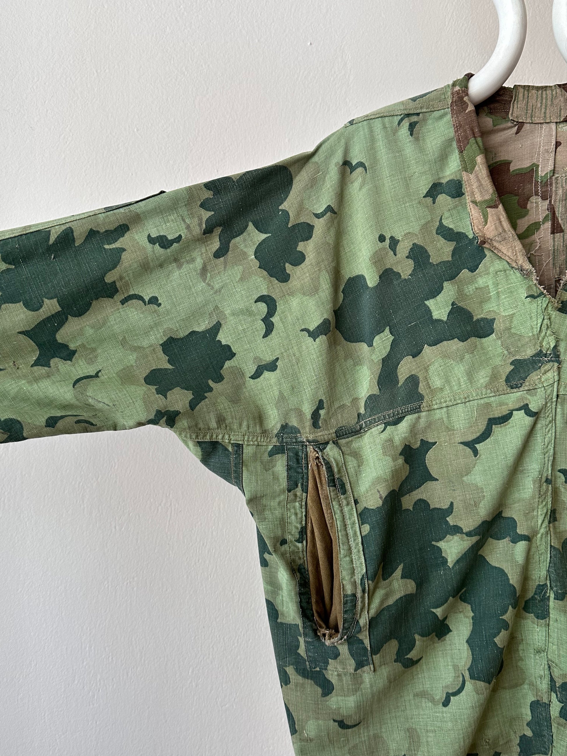 1960's Československá lidová armáda Clouds camouflage reversible jacket 60年代 ヴィンテージ Vintage チェコスロバキア Military ミリタリー ユーロミリタリー Toto 古着屋 プラハ 古着 Praha Prague Vintage store Smock DUBÁKY camouflage ユーロ古着 ヨーロッパ古着 Czech Army チェコスロバキア人民軍 50's 50年代 WW2 戦争 古着卸 