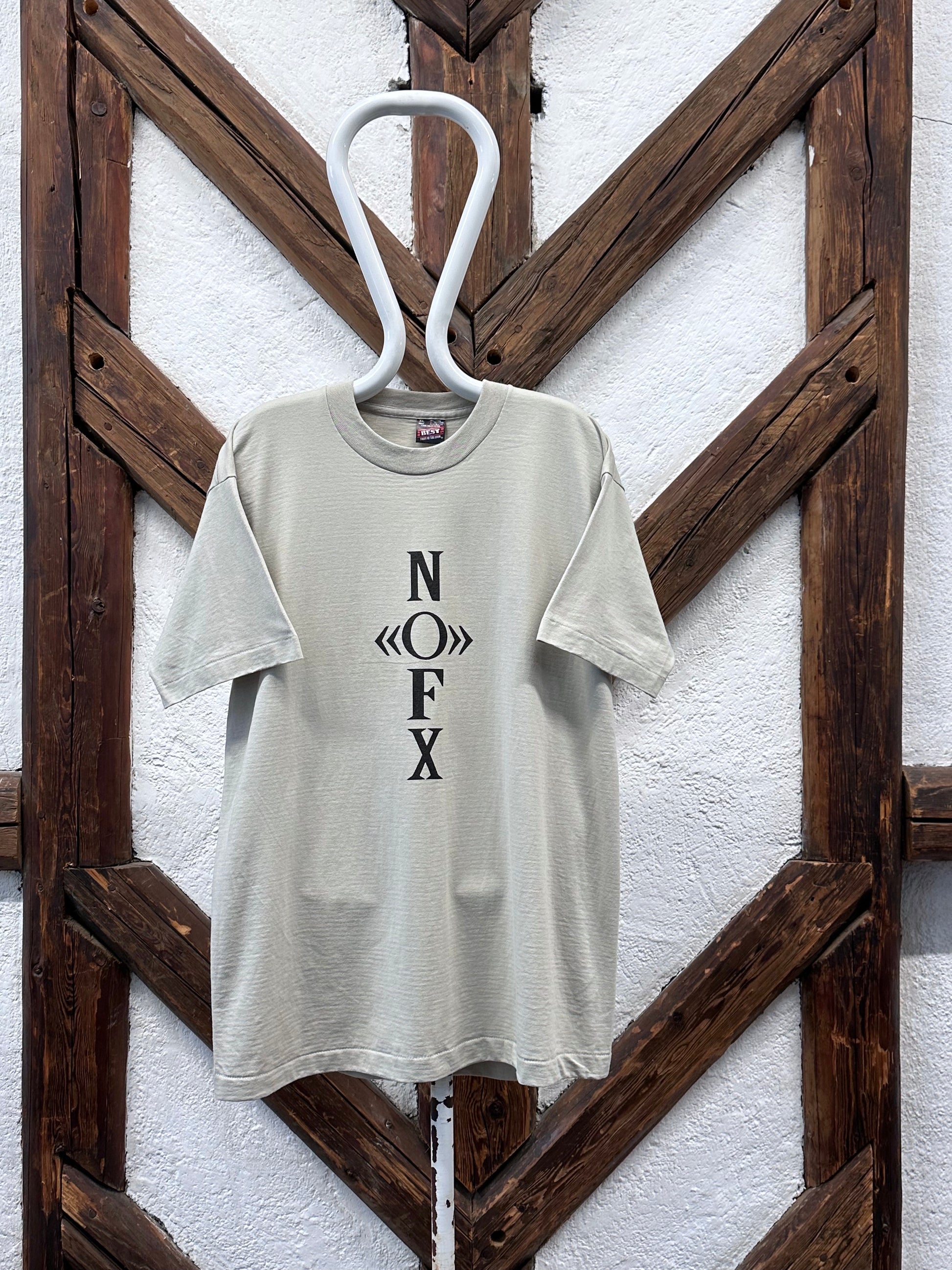 90's 90年代 NOFX Liza and Louise Band T-shirt Tシャツ Tee バンT 1990年代 ヴィンテージ Toto Praha Vintage clothing store Antique shop Prague 古着屋 アンティークショップ プラハ ユーロ古着  ヨーロッパ古着 古着卸 