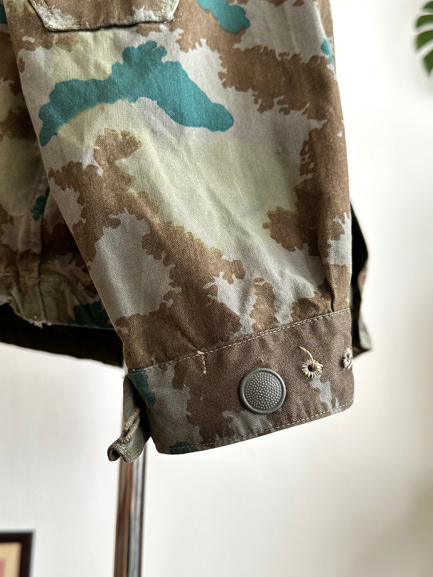 1960s East German NVA Blumentarn Camo Sniper Jacket 60年代 東ドイツ軍 人民軍 Cold war 冷戦 Toto Praha Vintage clothing shop Antique shop 古着屋 プラハ Showroom appointment Prague ユーロ古着 ヨーロッパ古着 古着卸 ヴィンテージ military ミリタリー ユーロミリタリー  レア Rare 花柄