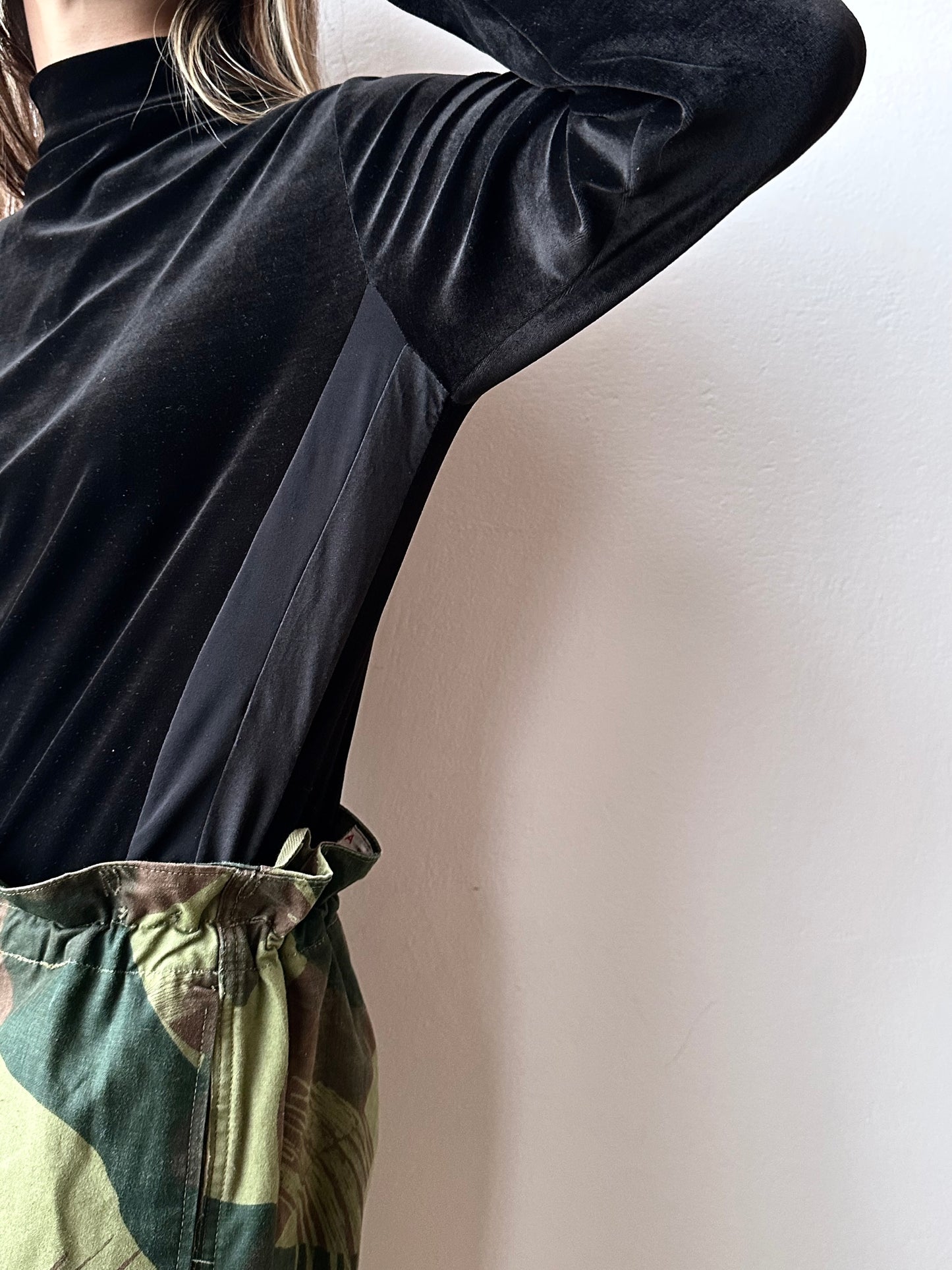 JIL SANDER asymmetric velour turtle top