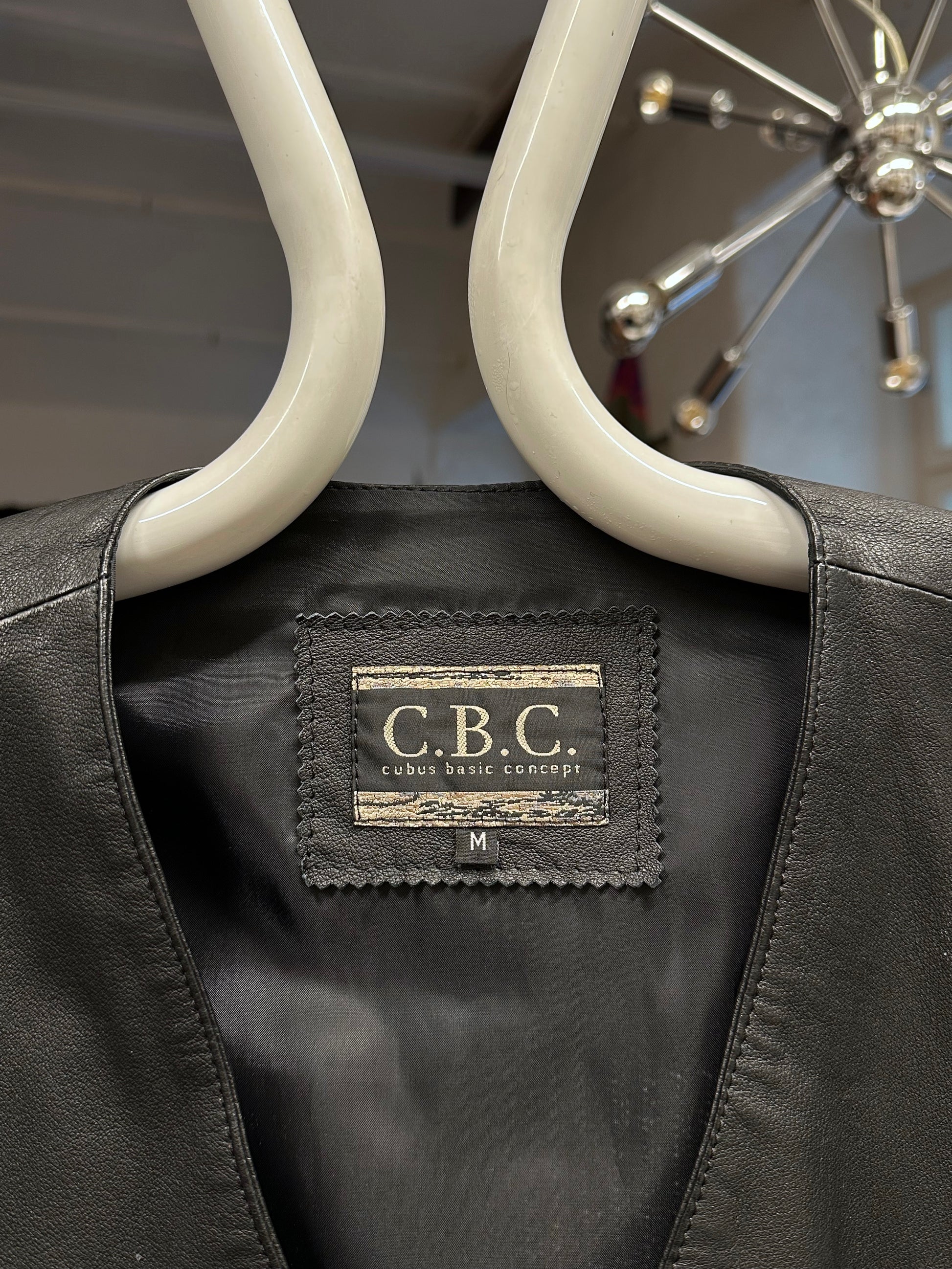 Leather Wool Cardigan レザー ニット 
カーディガン Black 黒 エルボーパッチ Toto Vintage store Vintage clothing Praha Prague プラハ 古着屋 古着 ユーロ古着 ヨーロッパ古着 古着卸 フランス買い付け