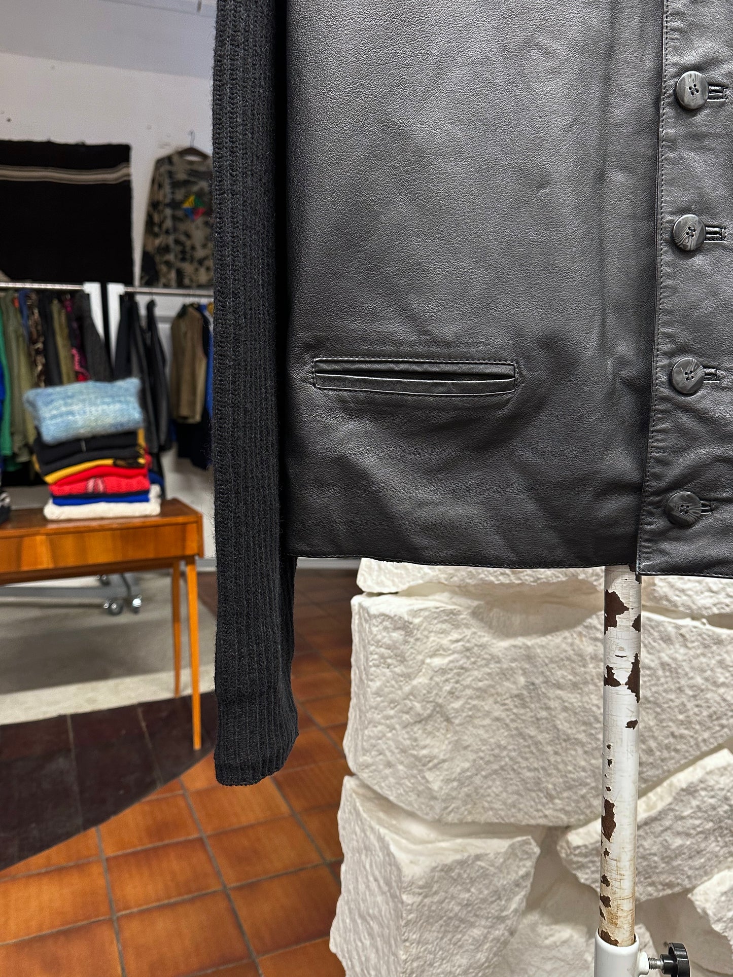 Leather Wool Cardigan レザー ニット 
カーディガン Black 黒 エルボーパッチ Toto Vintage store Vintage clothing Praha Prague プラハ 古着屋 古着 ユーロ古着 ヨーロッパ古着 古着卸 フランス買い付け