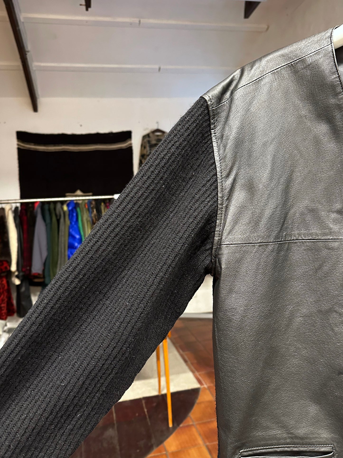 Leather Wool Cardigan レザー ニット 
カーディガン Black 黒 エルボーパッチ Toto Vintage store Vintage clothing Praha Prague プラハ 古着屋 古着 ユーロ古着 ヨーロッパ古着 古着卸 フランス買い付け