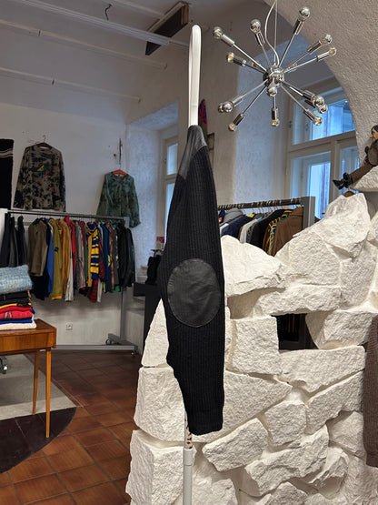 Leather Wool Cardigan レザー ニット 
カーディガン Black 黒 エルボーパッチ Toto Vintage store Vintage clothing Praha Prague プラハ 古着屋 古着 ユーロ古着 ヨーロッパ古着 古着卸 フランス買い付け