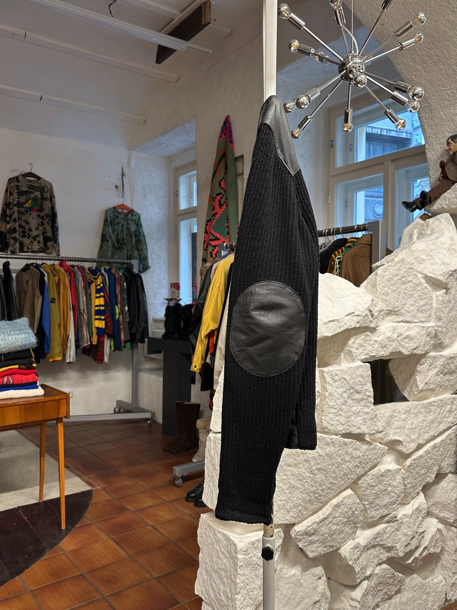 Leather Wool Cardigan レザー ニット 
カーディガン Black 黒 エルボーパッチ Toto Vintage store Vintage clothing Praha Prague プラハ 古着屋 古着 ユーロ古着 ヨーロッパ古着 古着卸 フランス買い付け