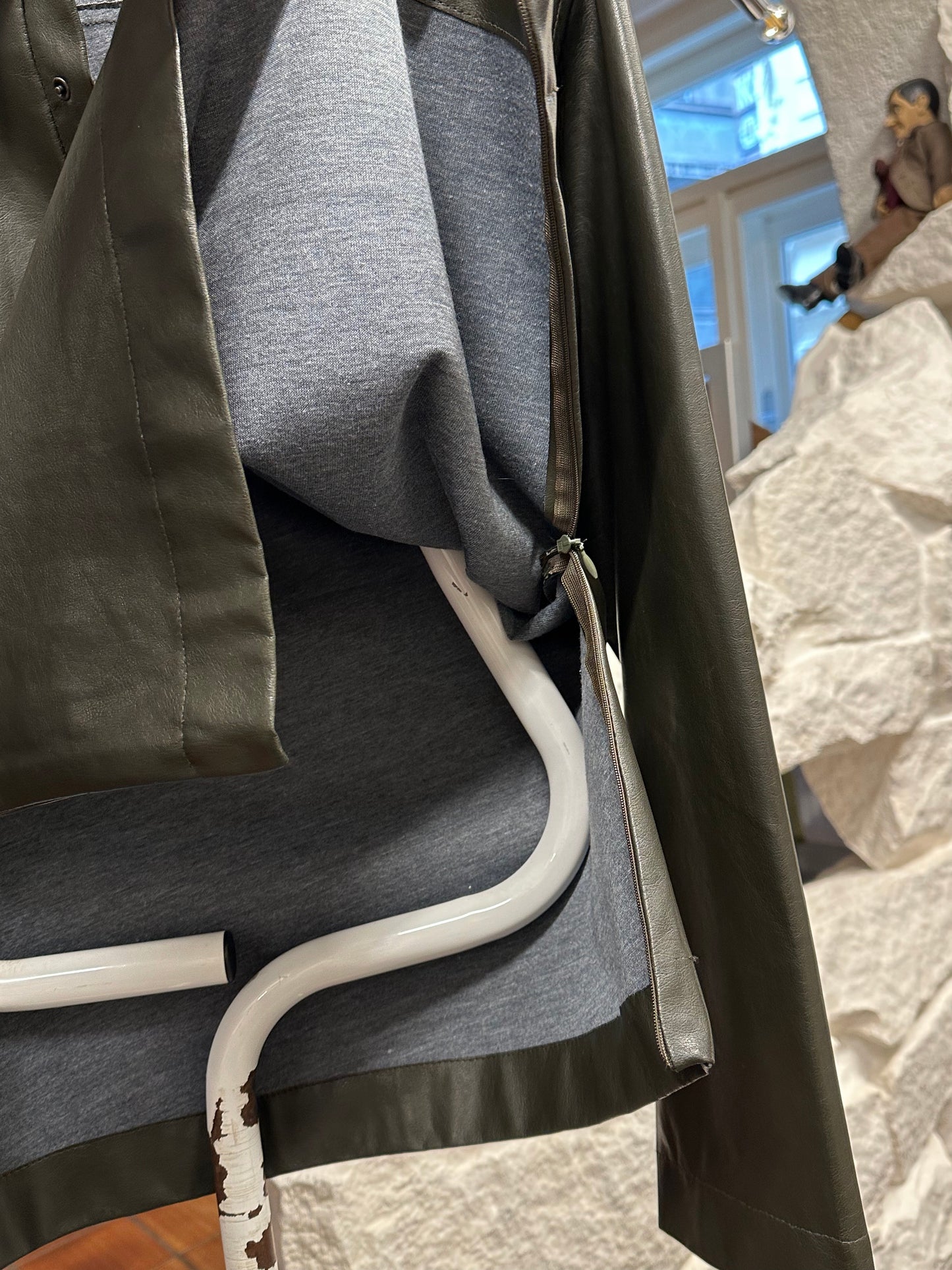 Leather pullover smock レザー スモック プルオーバー Toto Vintage store Vintage clothing Praha Prague プラハ 古着屋 古着 ユーロ古着 ヨーロッパ古着 古着卸 フランス買い付け