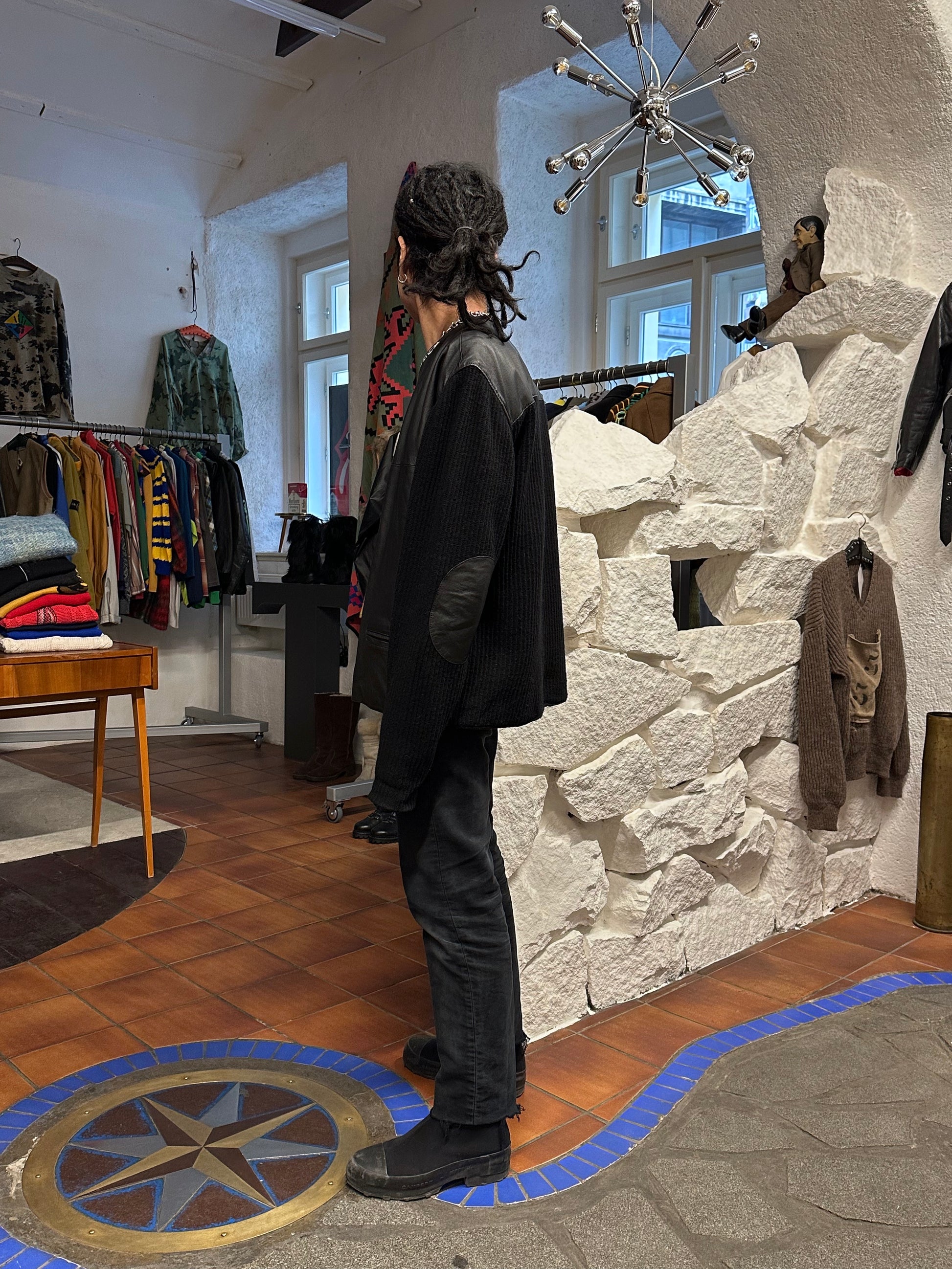 Leather Wool Cardigan レザー ニット 
カーディガン Black 黒 エルボーパッチ Toto Vintage store Vintage clothing Praha Prague プラハ 古着屋 古着 ユーロ古着 ヨーロッパ古着 古着卸 フランス買い付け