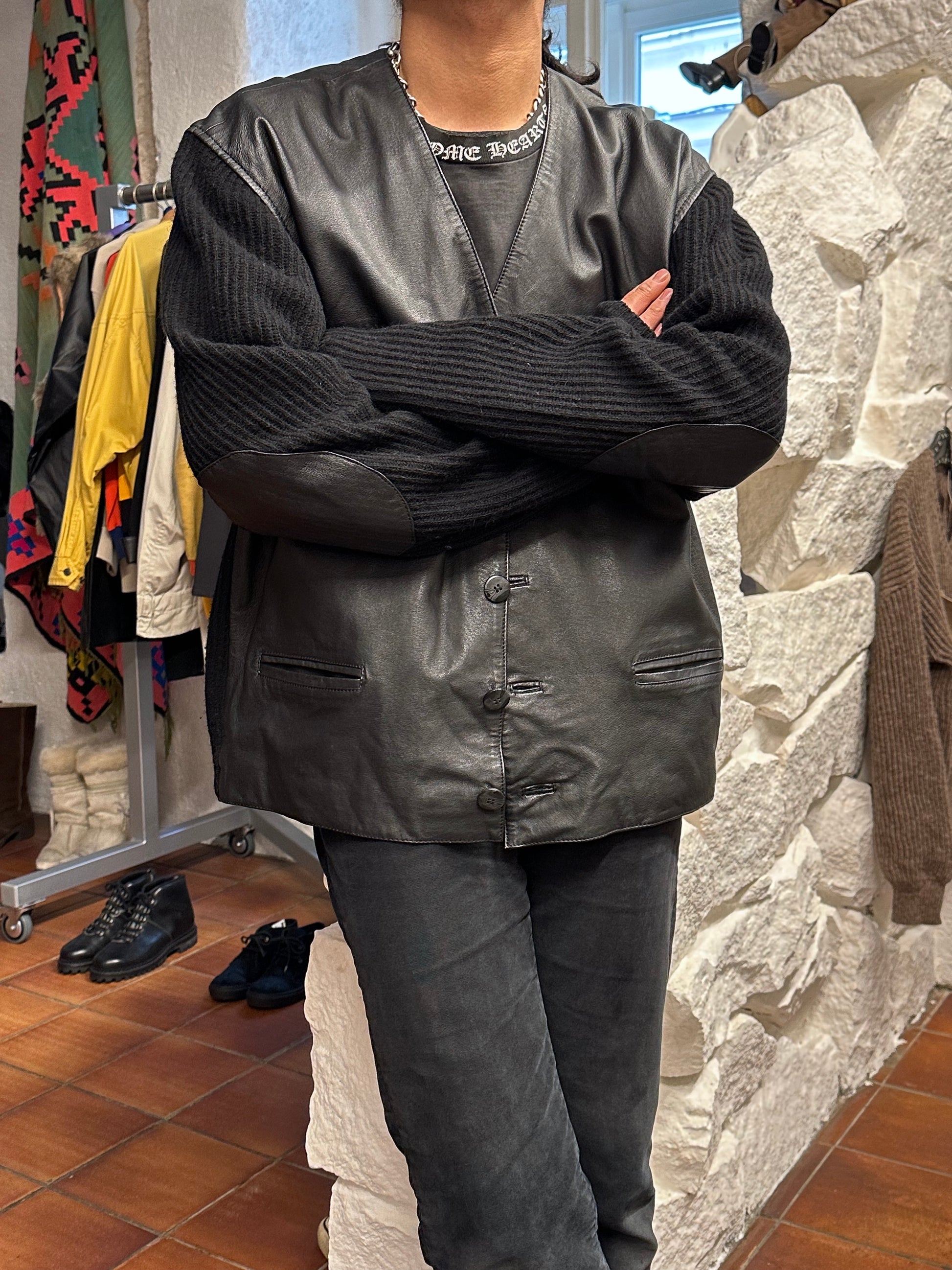 Leather Wool Cardigan レザー ニット 
カーディガン Black 黒 エルボーパッチ Toto Vintage store Vintage clothing Praha Prague プラハ 古着屋 古着 ユーロ古着 ヨーロッパ古着 古着卸 フランス買い付け