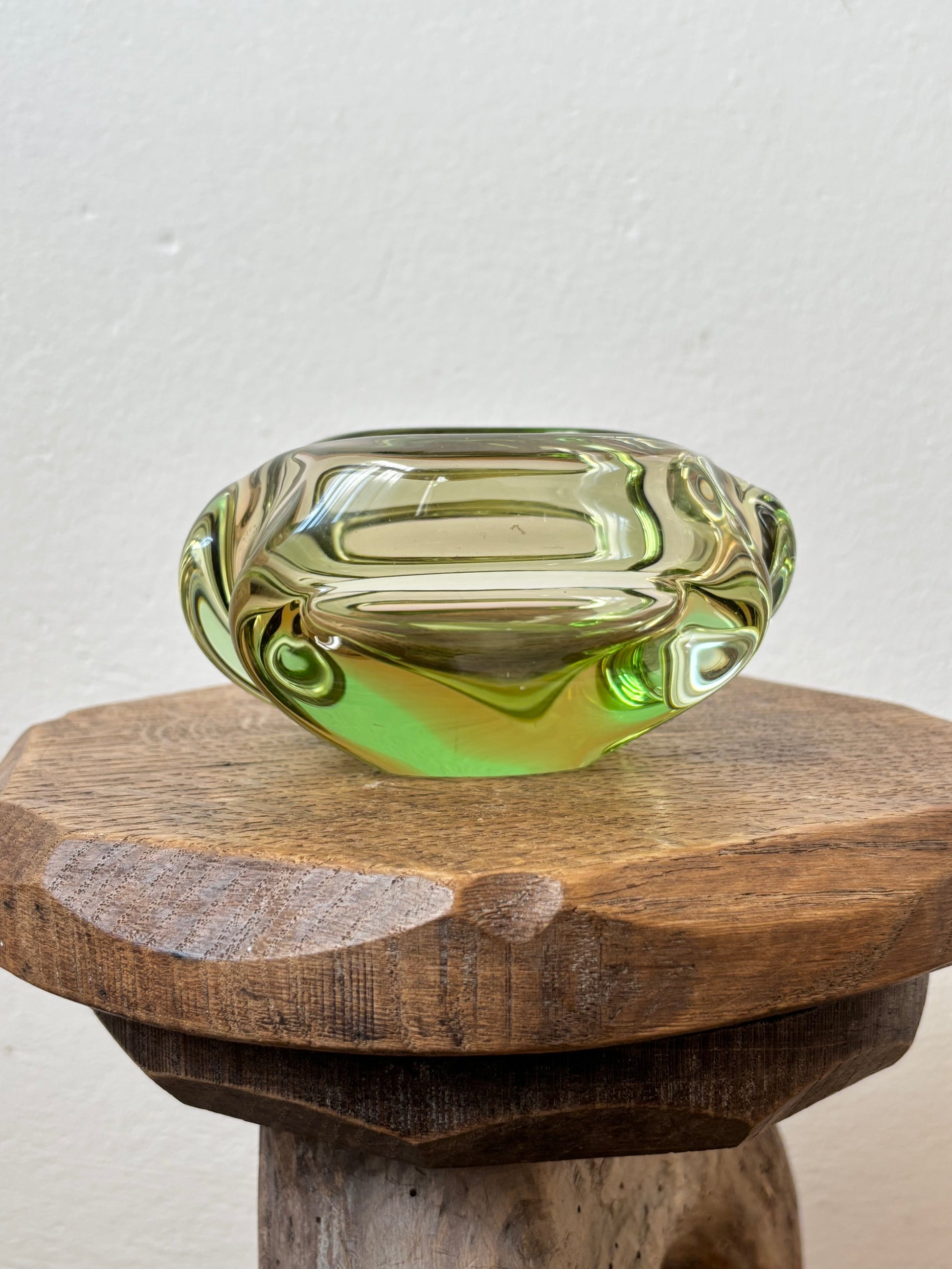 Czechoslovakia bohemia glass Mid century mid-century 60s 70s 1960s 1970s era Czech Praha Prague ash tray bowl sklo vintage antique shop store vintage clothing プラハ 古着 ヴィンテージショップ アンティークストア TOTO