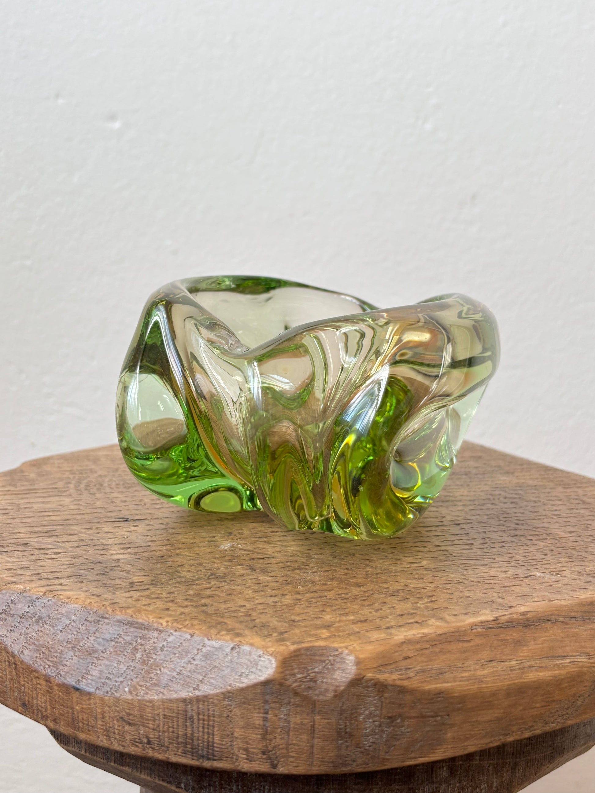 Czechoslovakia bohemia glass Mid century mid-century 60s 70s 1960s 1970s era Czech Praha Prague ash tray bowl sklo vintage antique shop store vintage clothing プラハ 古着 ヴィンテージショップ アンティークストア TOTO