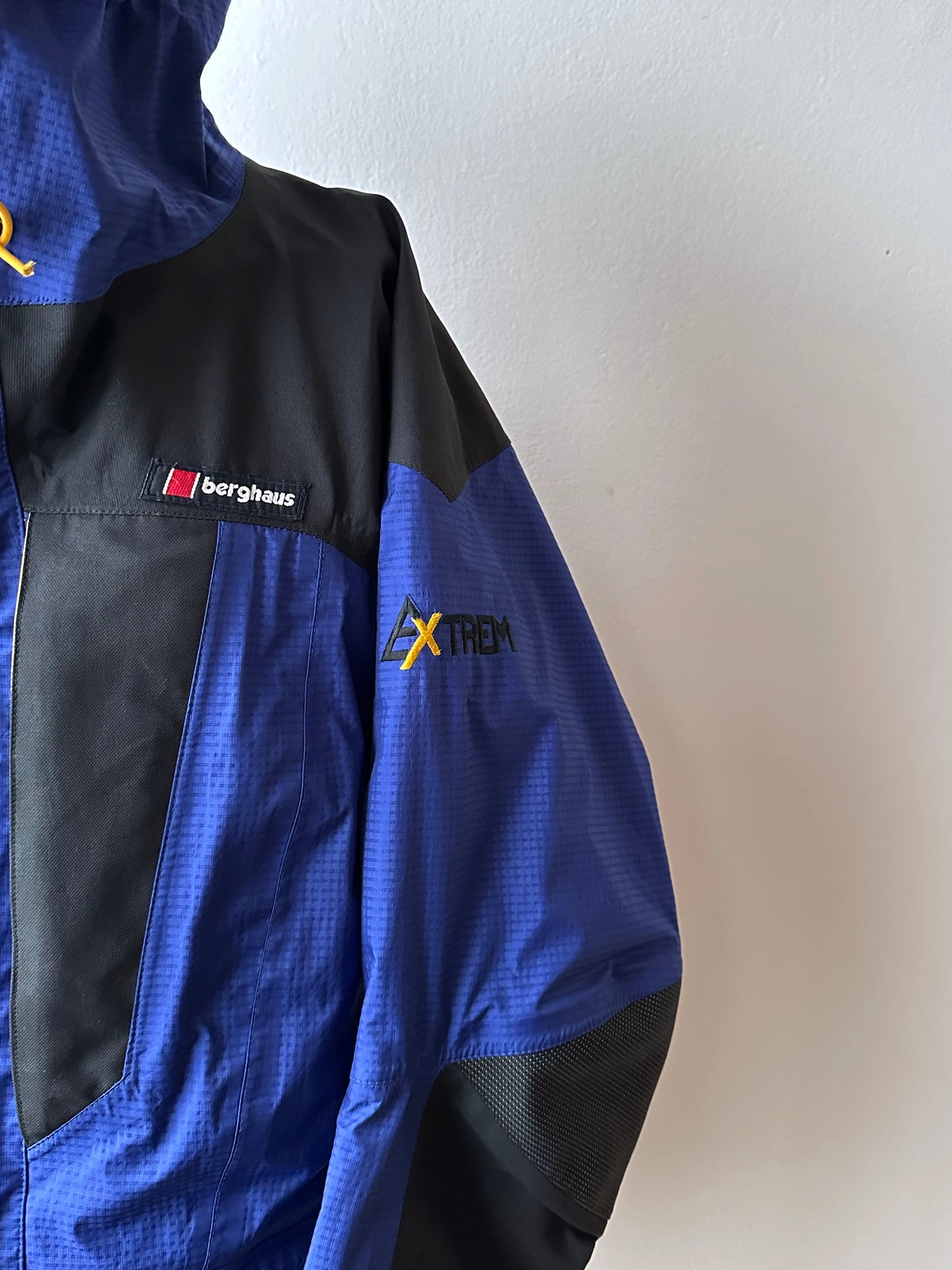 1990's Berghaus Extrem gore-tex jacket バーグハウス 90年代 Vintage Outdoor UK Made in GT.Btitain ゴアテックス Toto Praha Vintage clothing store Antique shop イギリス古着 古着屋 プラハ 