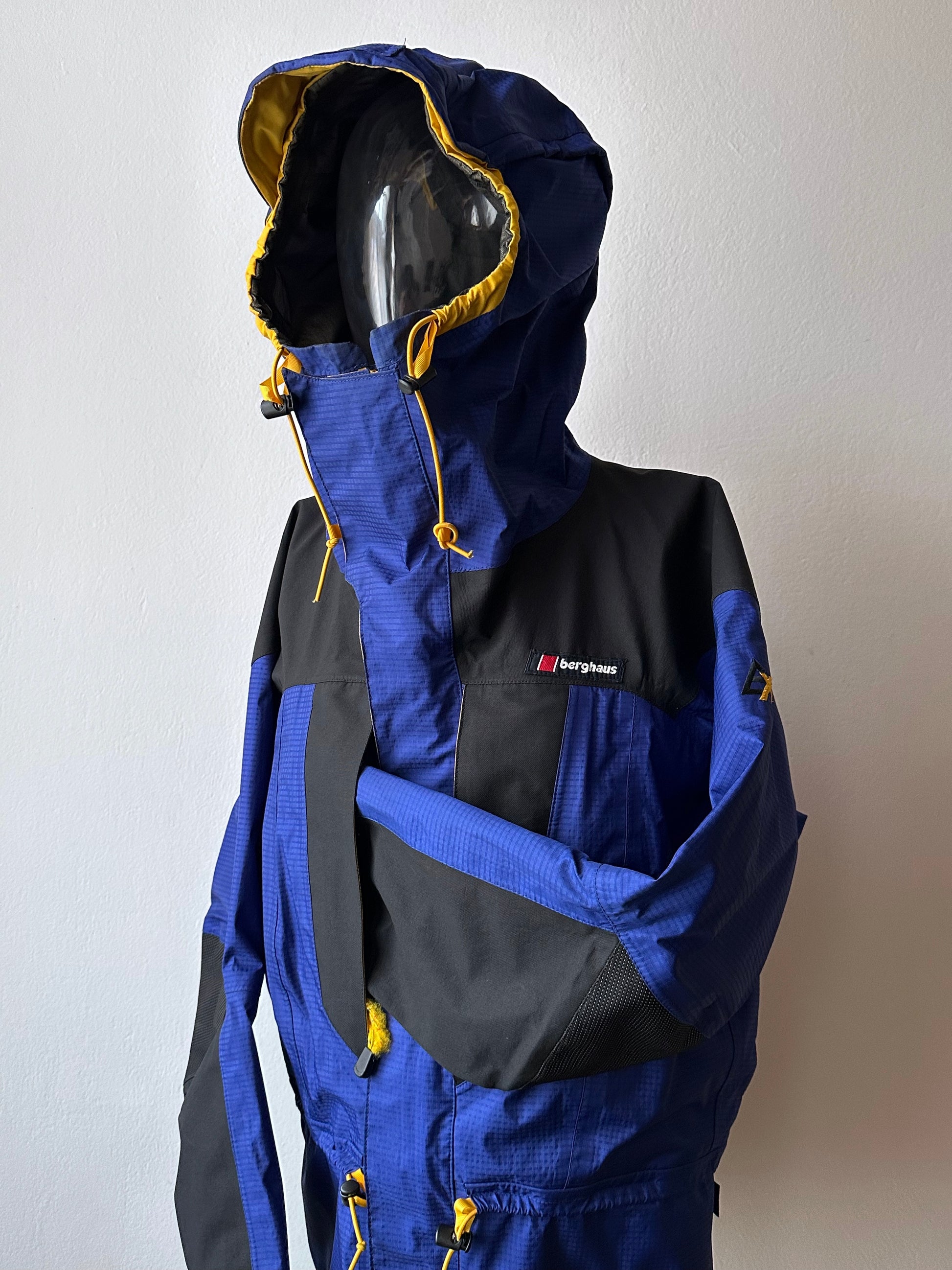 1990's Berghaus Extrem gore-tex jacket バーグハウス 90年代 Vintage Outdoor UK Made in GT.Btitain ゴアテックス Toto Praha Vintage clothing store Antique shop イギリス古着 古着屋 プラハ 