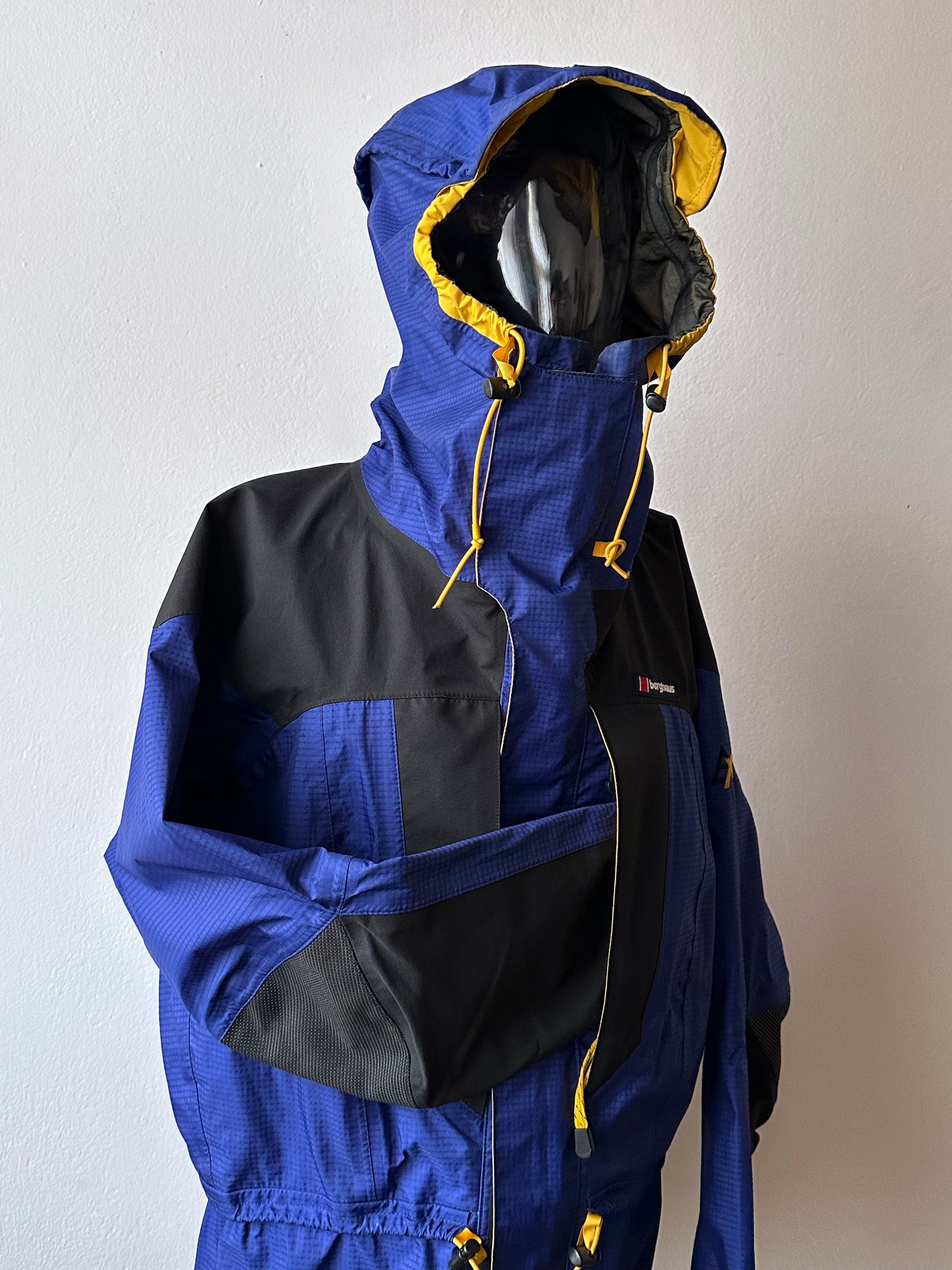 1990's Berghaus Extrem gore-tex jacket バーグハウス 90年代 Vintage Outdoor UK Made in GT.Btitain ゴアテックス Toto Praha Vintage clothing store Antique shop イギリス古着 古着屋 プラハ 