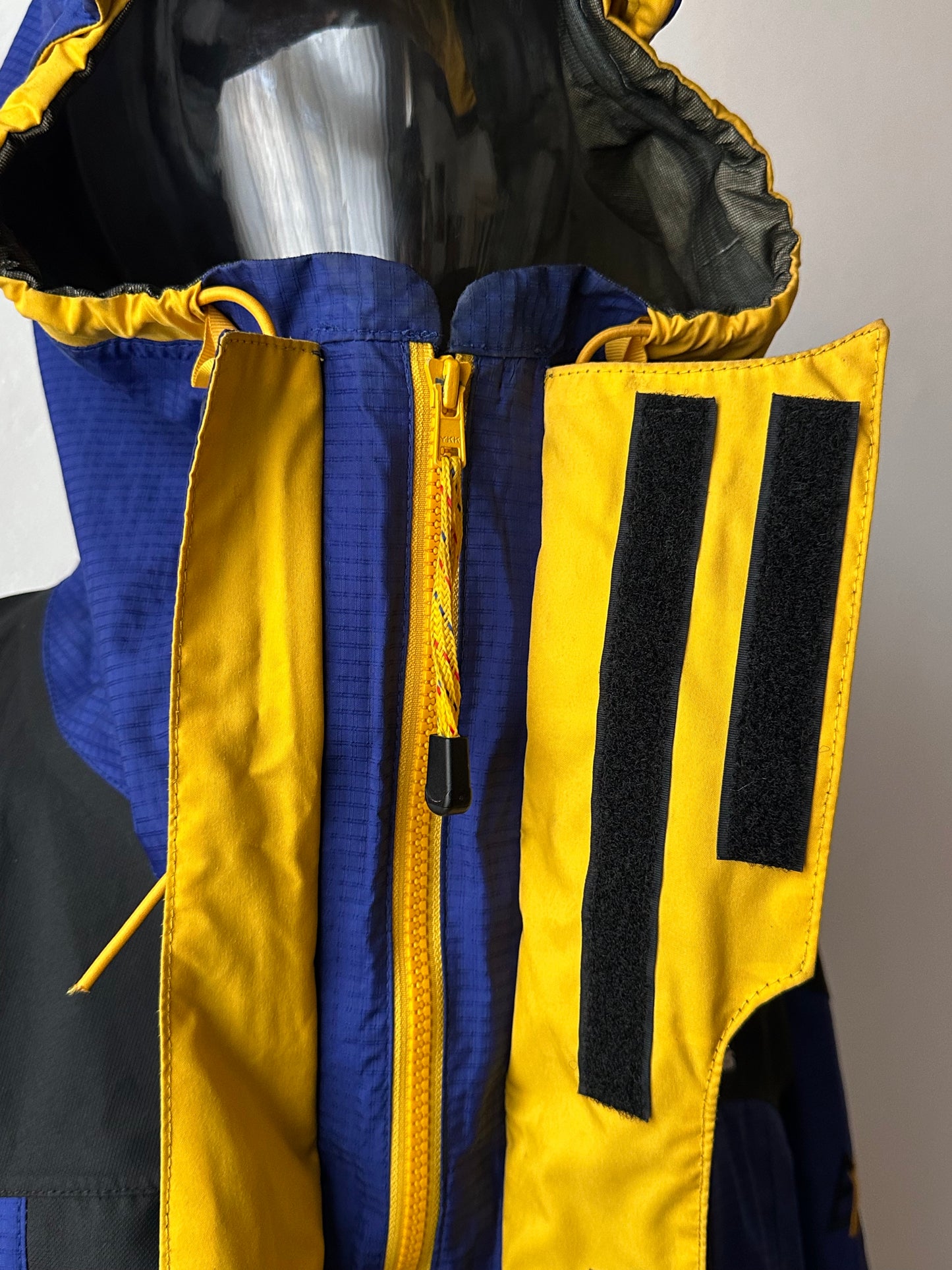 1990's Berghaus Extrem gore-tex jacket バーグハウス 90年代 Vintage Outdoor UK Made in GT.Btitain ゴアテックス Toto Praha Vintage clothing store Antique shop イギリス古着 古着屋 プラハ 