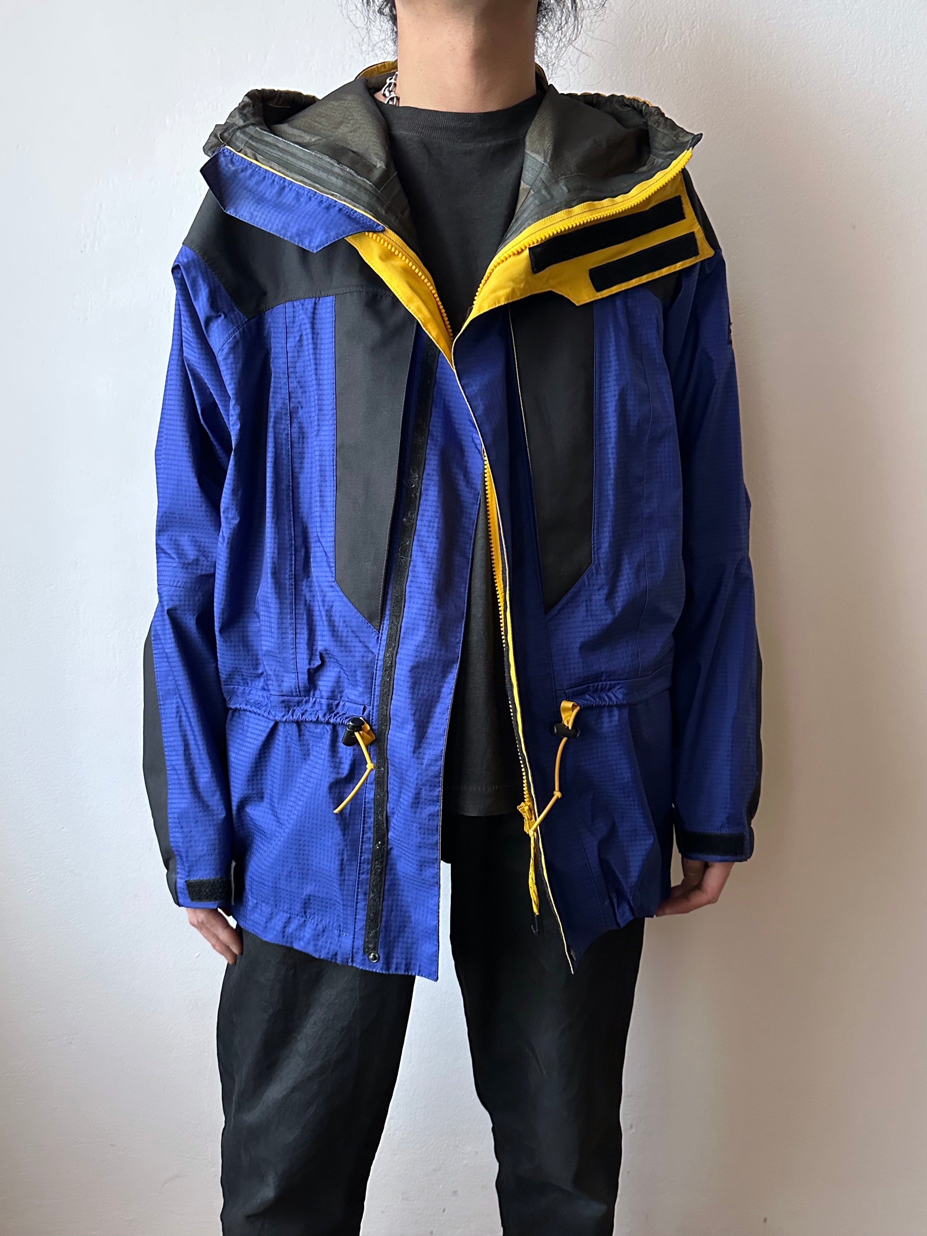 90s希少レアberghaus ゴアテックス　ナイロンジャケット　イギリス製 90's】Vintage Berghaus GORE-TEX Hiking Jacket Size.Small
