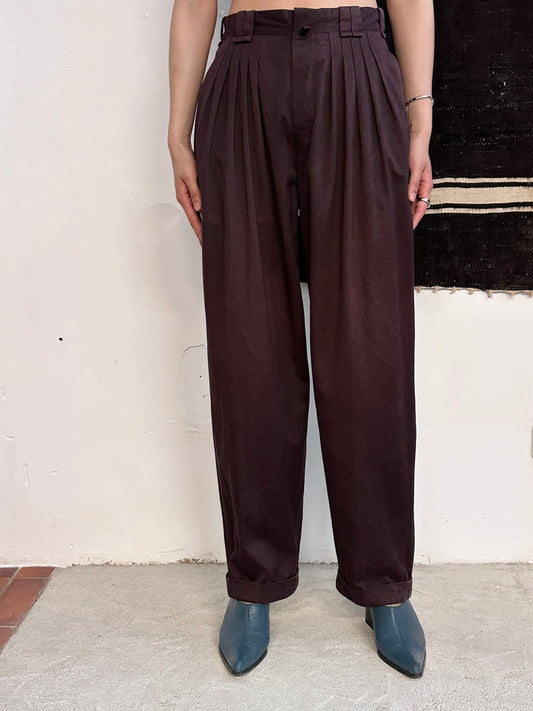 unknown good trouser in red beans
