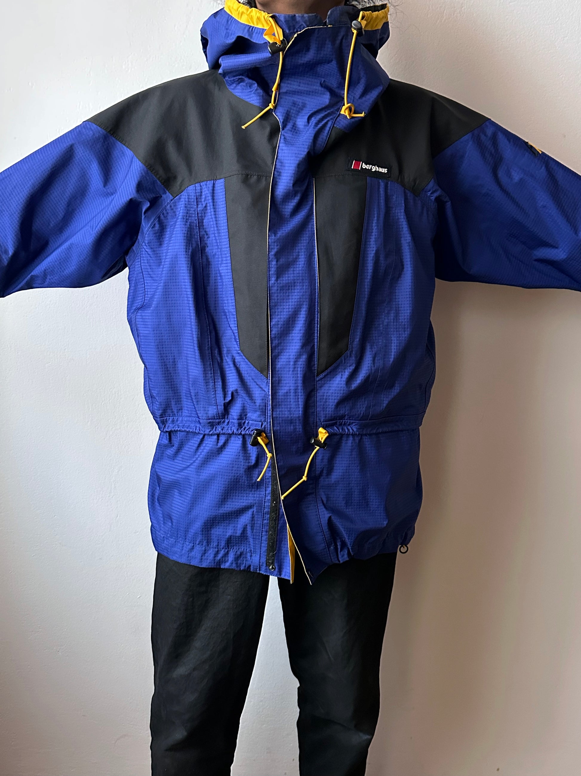 1990's Berghaus Extrem gore-tex jacket バーグハウス 90年代 Vintage Outdoor UK Made in GT.Btitain ゴアテックス Toto Praha Vintage clothing store Antique shop イギリス古着 古着屋 プラハ 