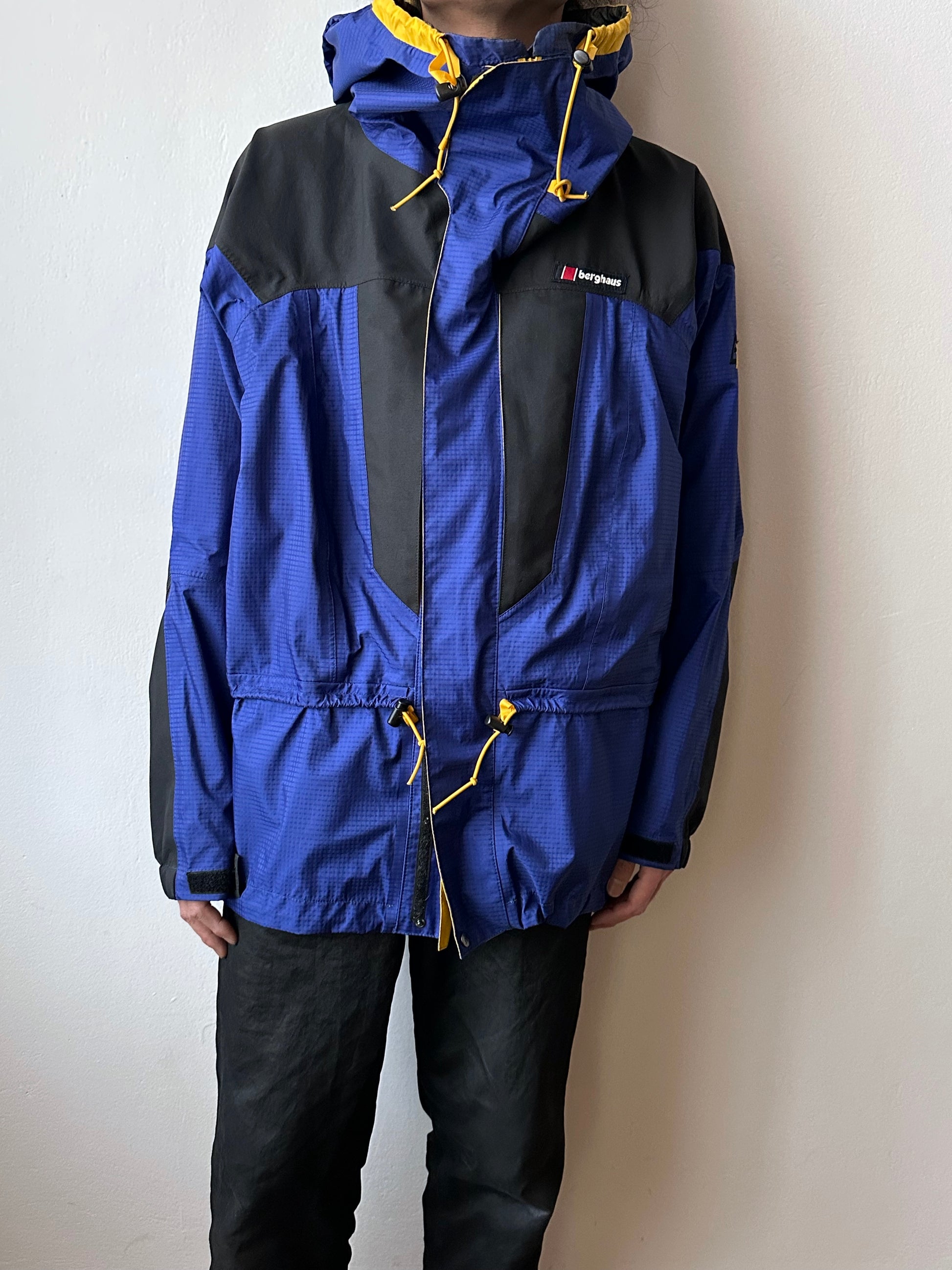 1990's Berghaus Extrem gore-tex jacket バーグハウス 90年代 Vintage Outdoor UK Made in GT.Btitain ゴアテックス Toto Praha Vintage clothing store Antique shop イギリス古着 古着屋 プラハ 